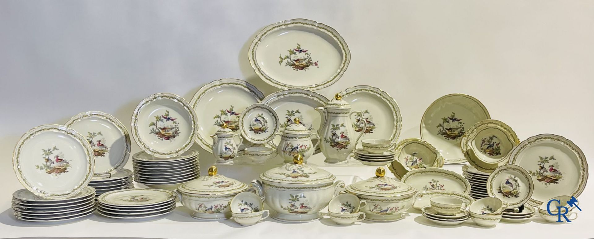 Limoges. L. Bernardaud & Cie. Beautiful dinner set in Limoges porcelain. Model Chevreuse. - Image 2 of 25