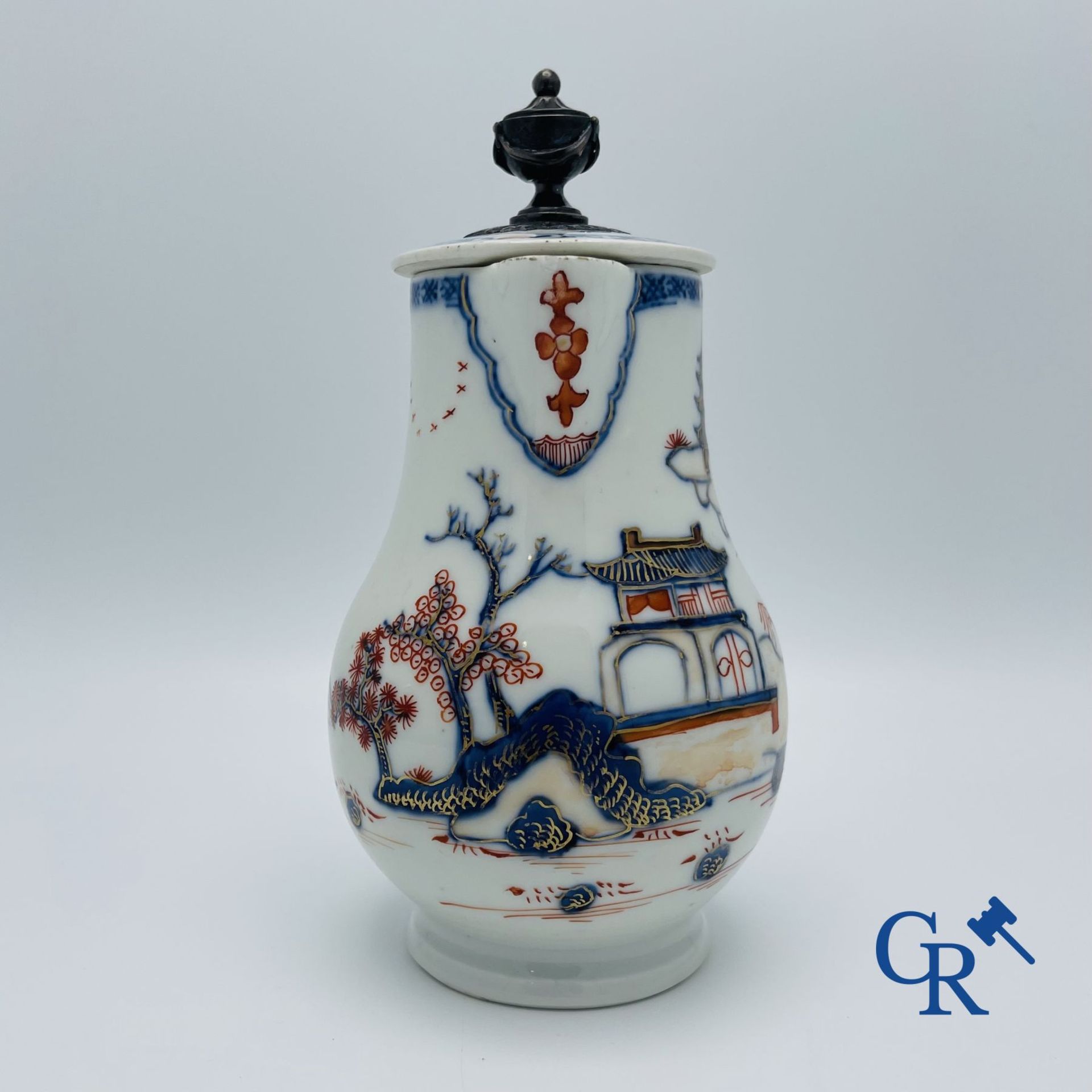 Asian Art: A Chinese silver mounted imari style lid jug. Qianlong period. - Image 2 of 8