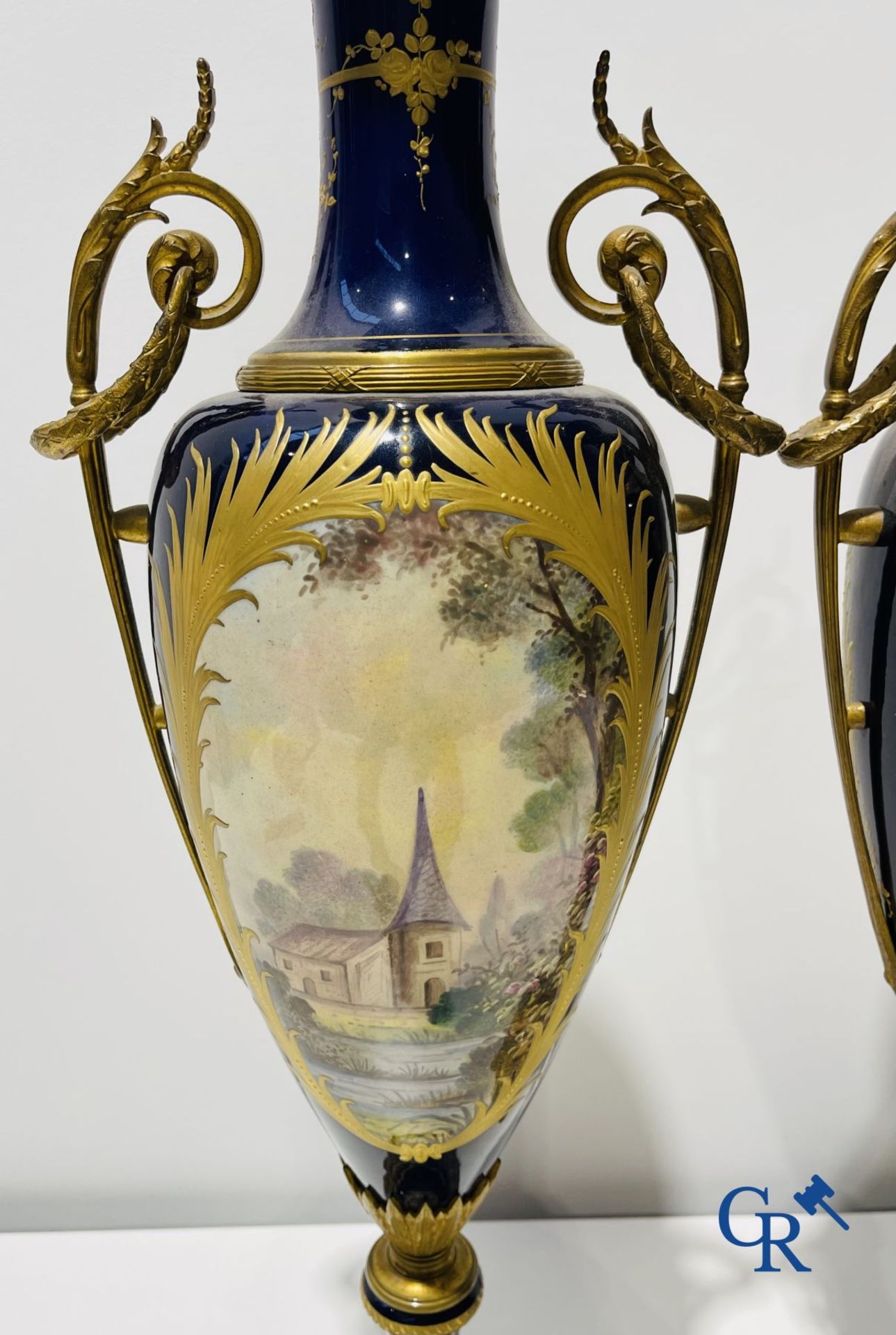 Sèvres: Poitevin. Pair of large vases in faience and bronze frames with romantic scenes. LXVI style. - Bild 13 aus 17