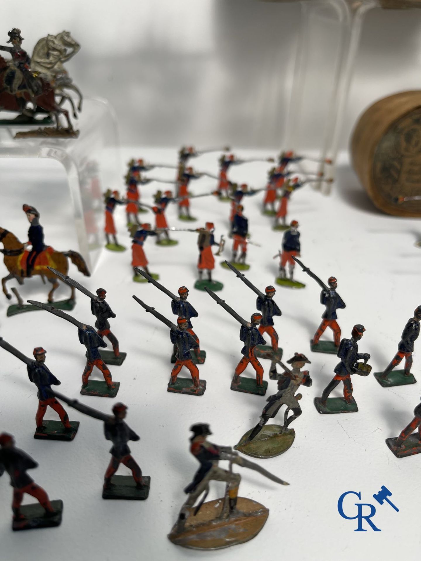 Antique toys: Large lot of tin soldiers and carriages. Heinrichsen in Nuremberg. - Image 9 of 15