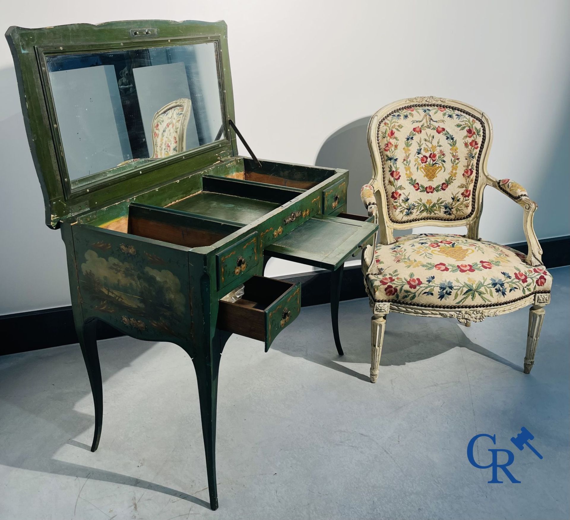 Ladies dressing table with gallant paintings, and a lacquered armchair transitional period Louis XV  - Bild 10 aus 17