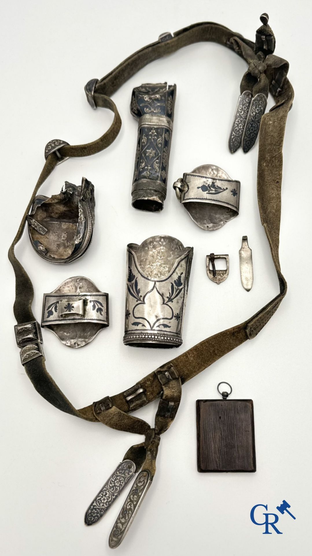 Jewellery-silver: Russian work: Caucasian belt in silver and pendant with icon in silver. - Image 2 of 3