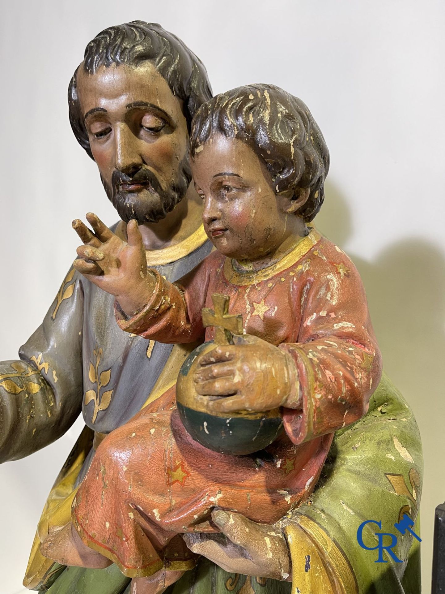 A 19th century wooden statue of Christ and a wooden display case with plaster representation of Mary - Bild 2 aus 25