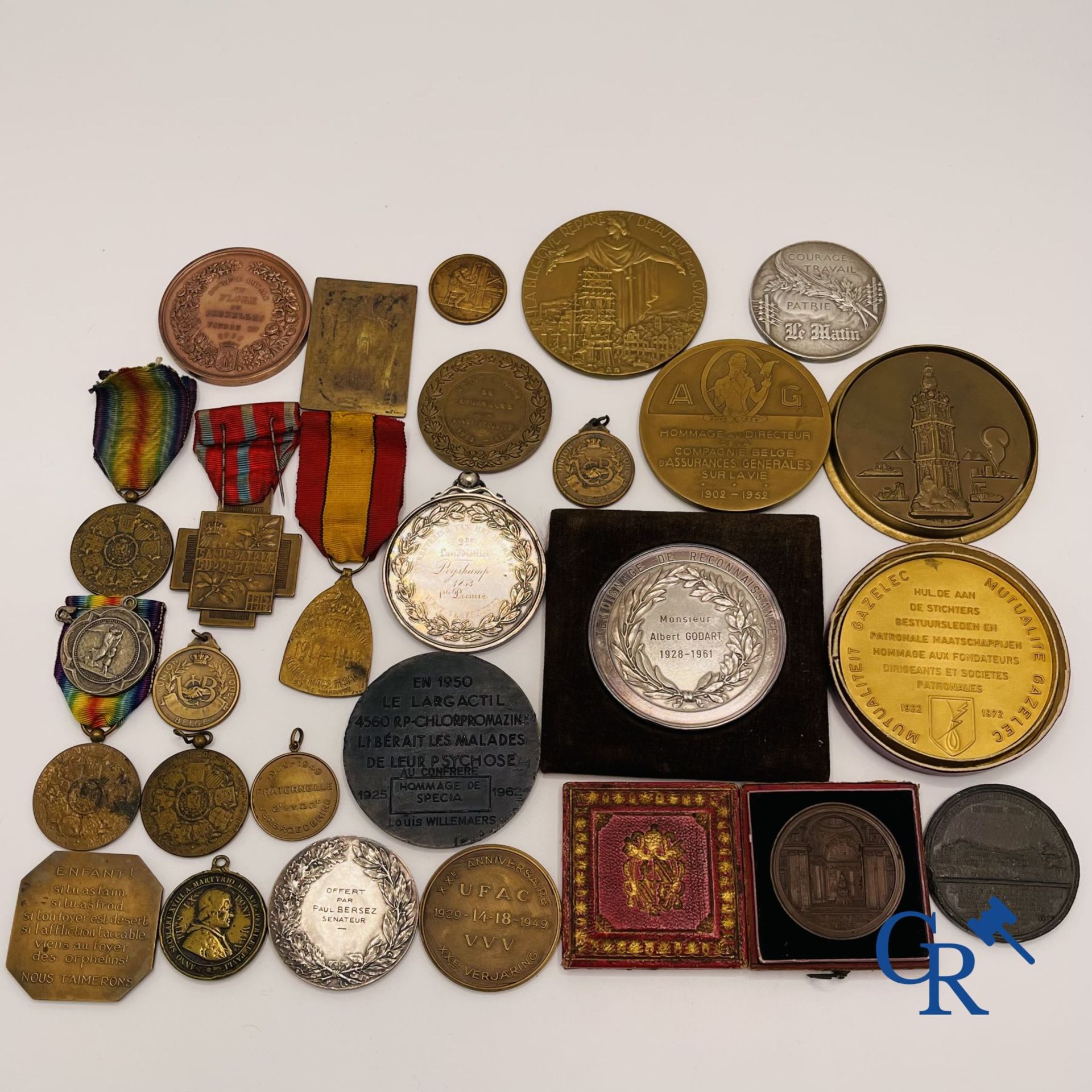 Commemorative Medals: Large lot of different medals and decorations. - Image 2 of 2