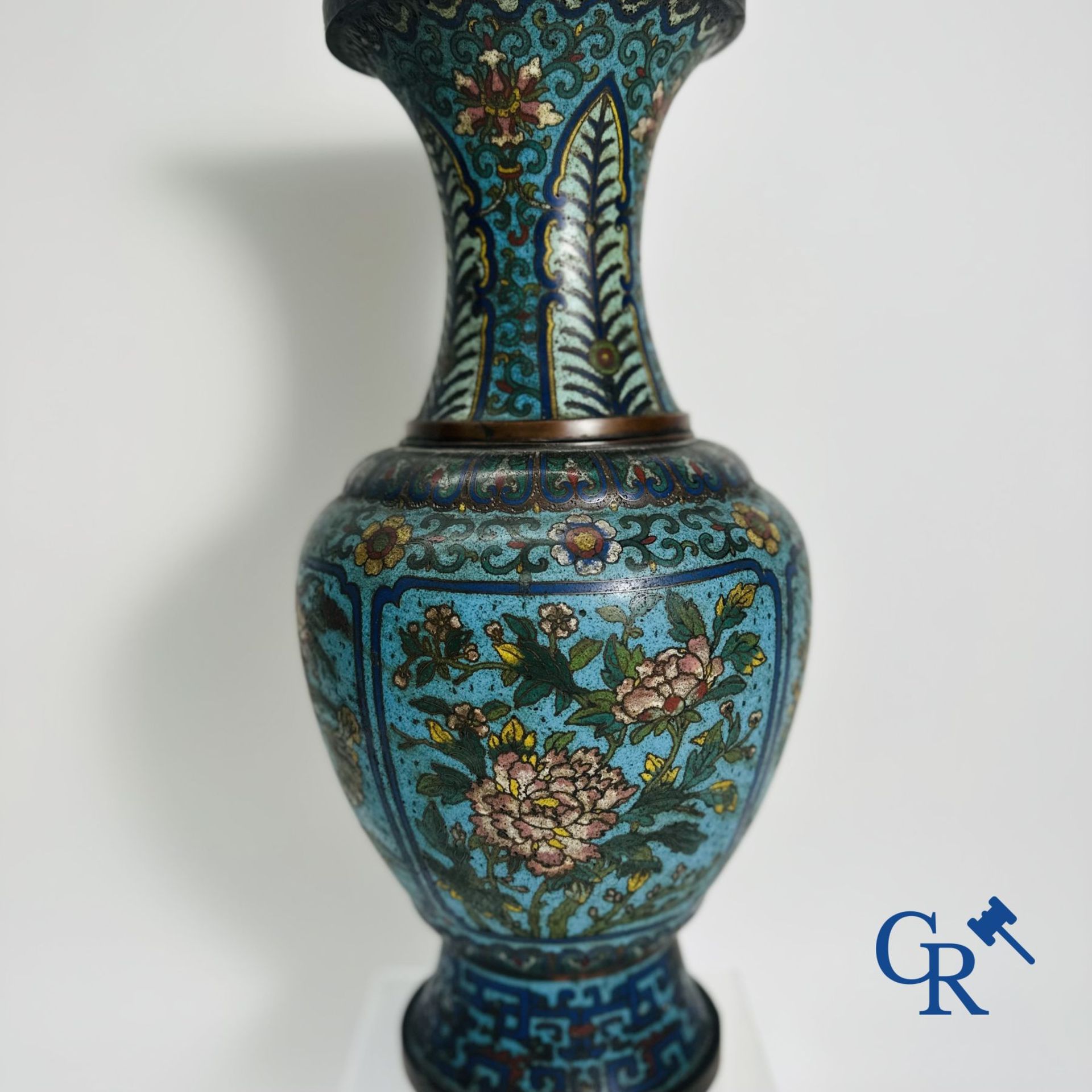 Chinese baluster-shaped vase in bronze and cloisonné. 19th century.