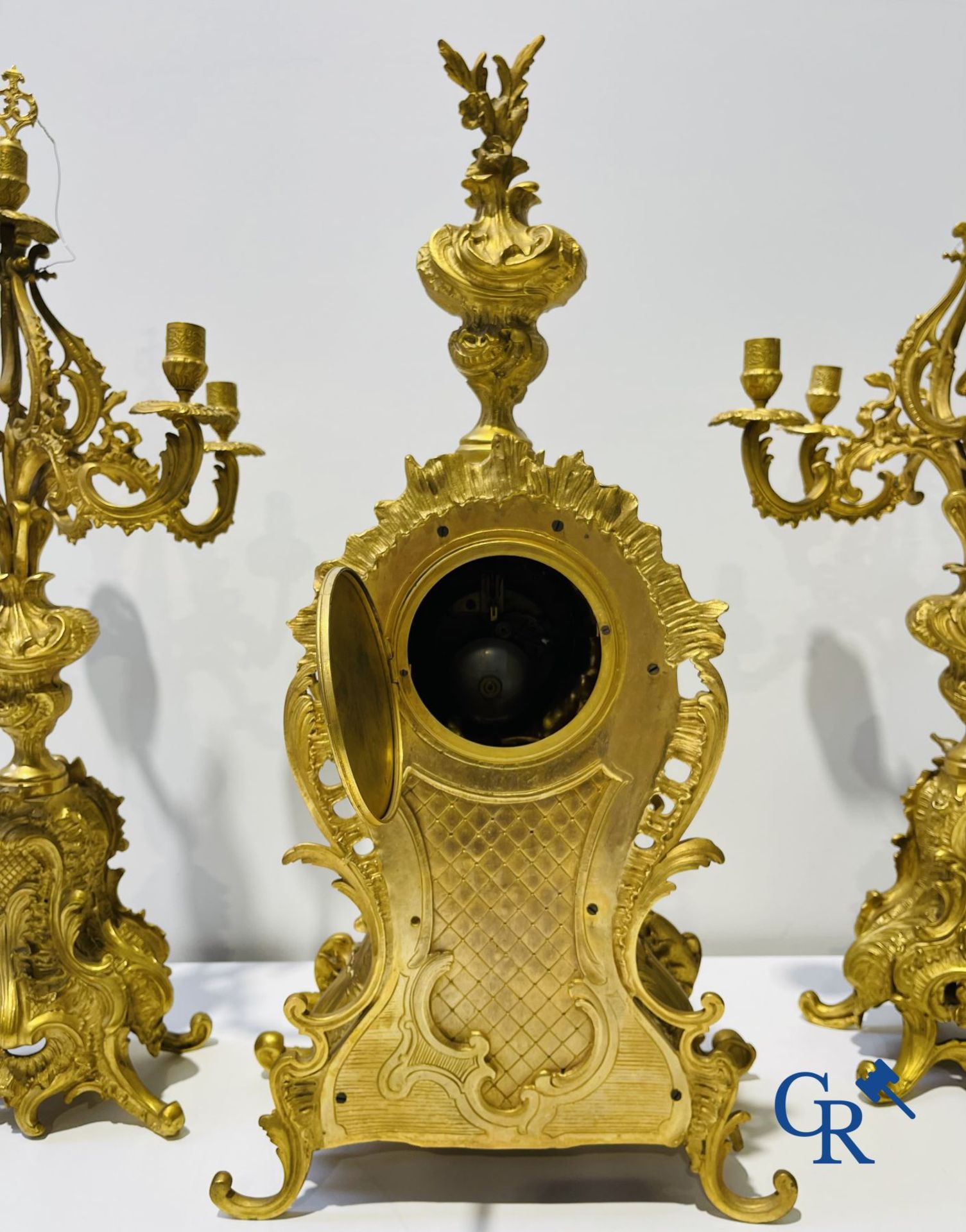 A large 3-piece fire-gilded bronze chimney set in LV style. 19th century. - Image 9 of 14