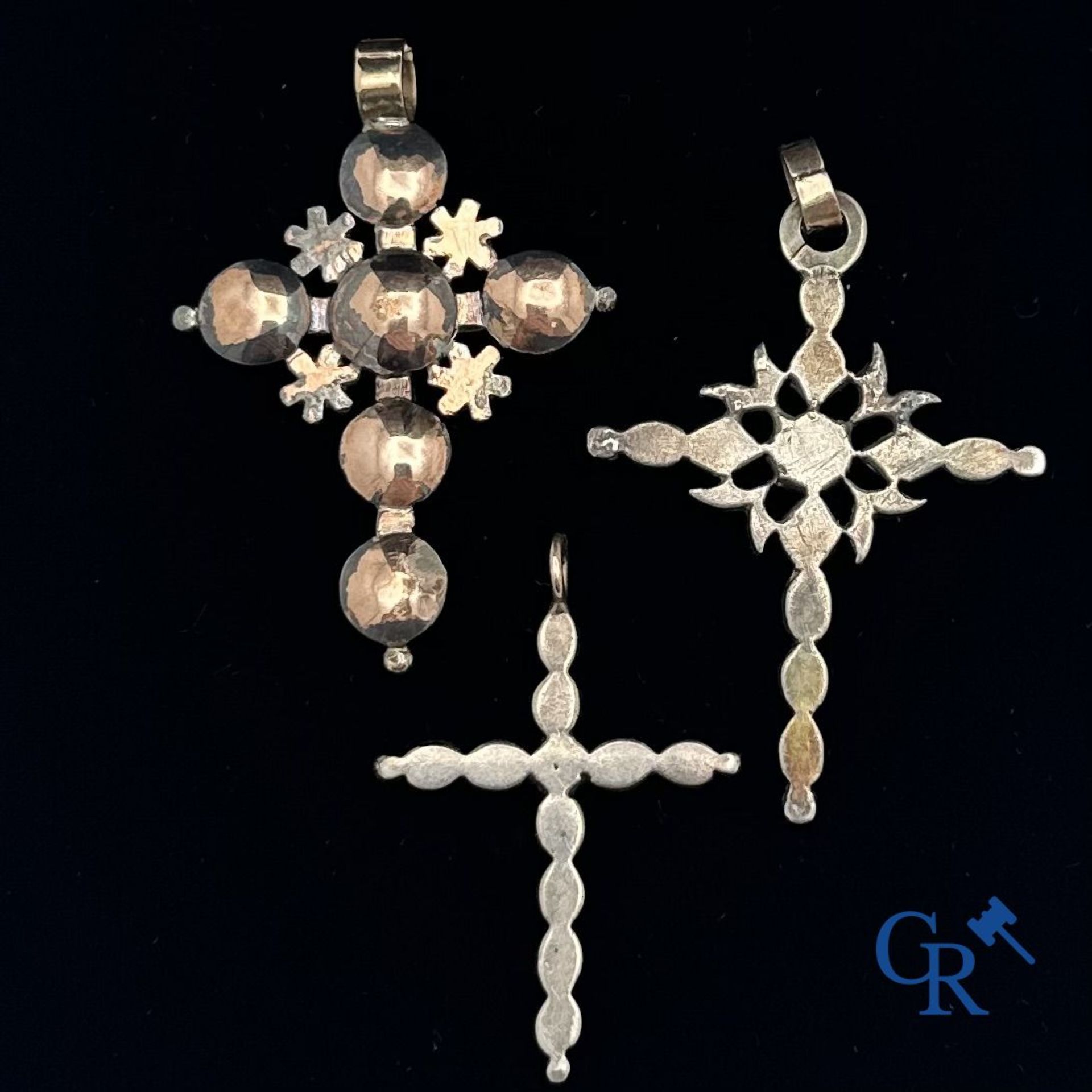 Jewellery: Lot of 3 Flemish crosses in gold and silver. - Bild 2 aus 2