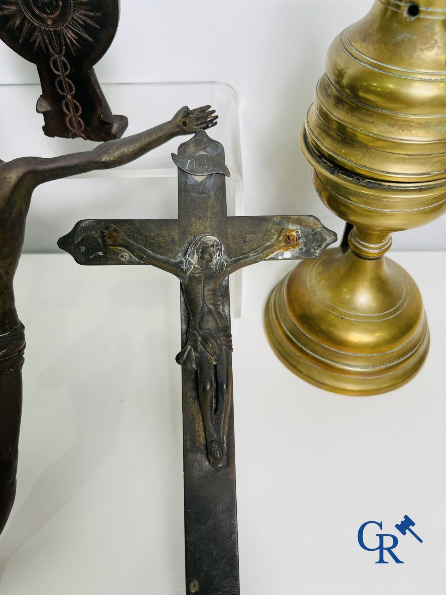 A lot with various religious objects in bronze and metal: corpuses, mortar, etc. 17th-18th-19th cent - Image 4 of 18