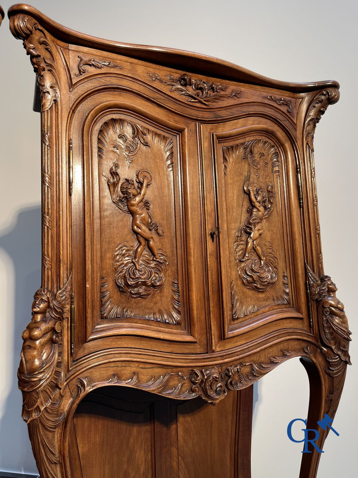 Furniture: A pair of finely carved furniture. LXV style. - Image 3 of 15