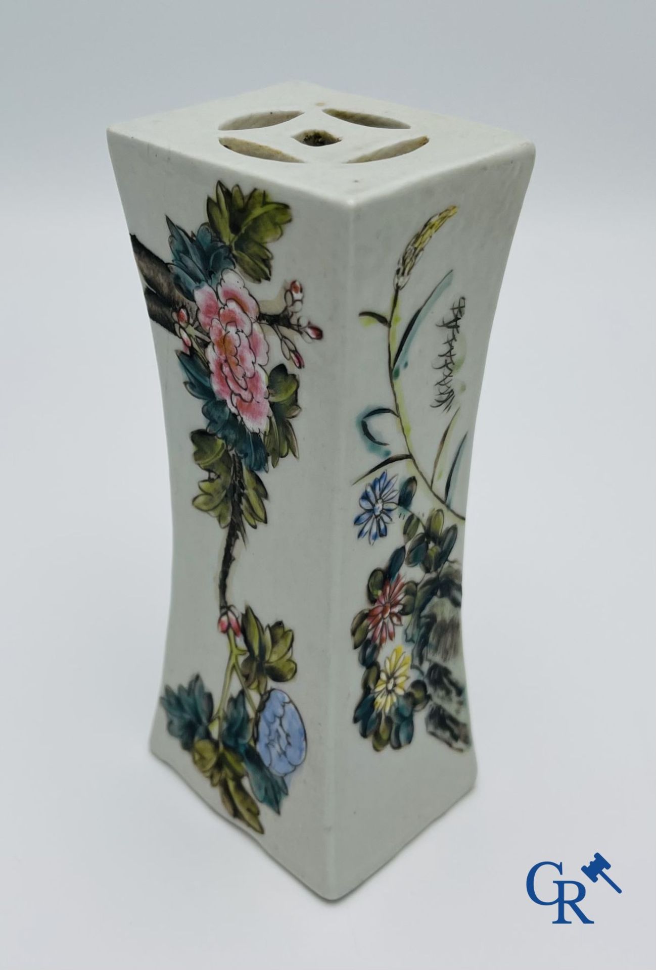 Asian Art: Beautiful lot of Chinese porcelain. - Image 11 of 40