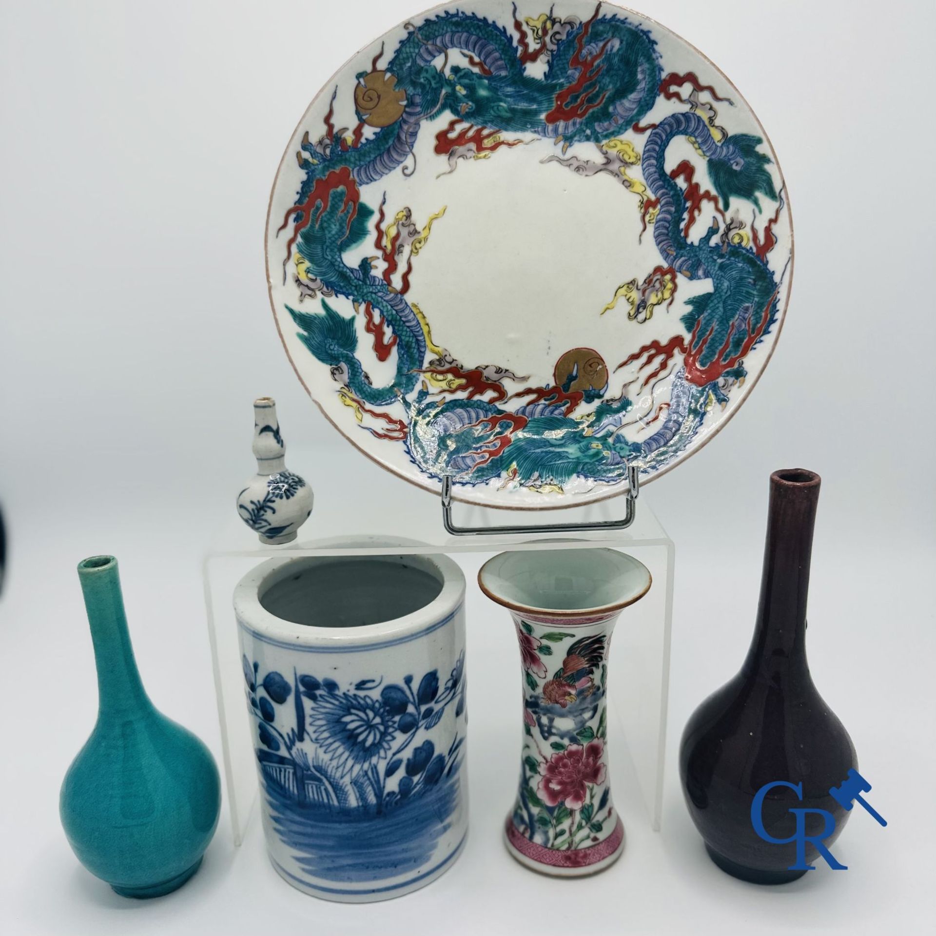 Chinese Porcelain: Lot of 6 different pieces of Chinese porcelain. 18th and 19th century.