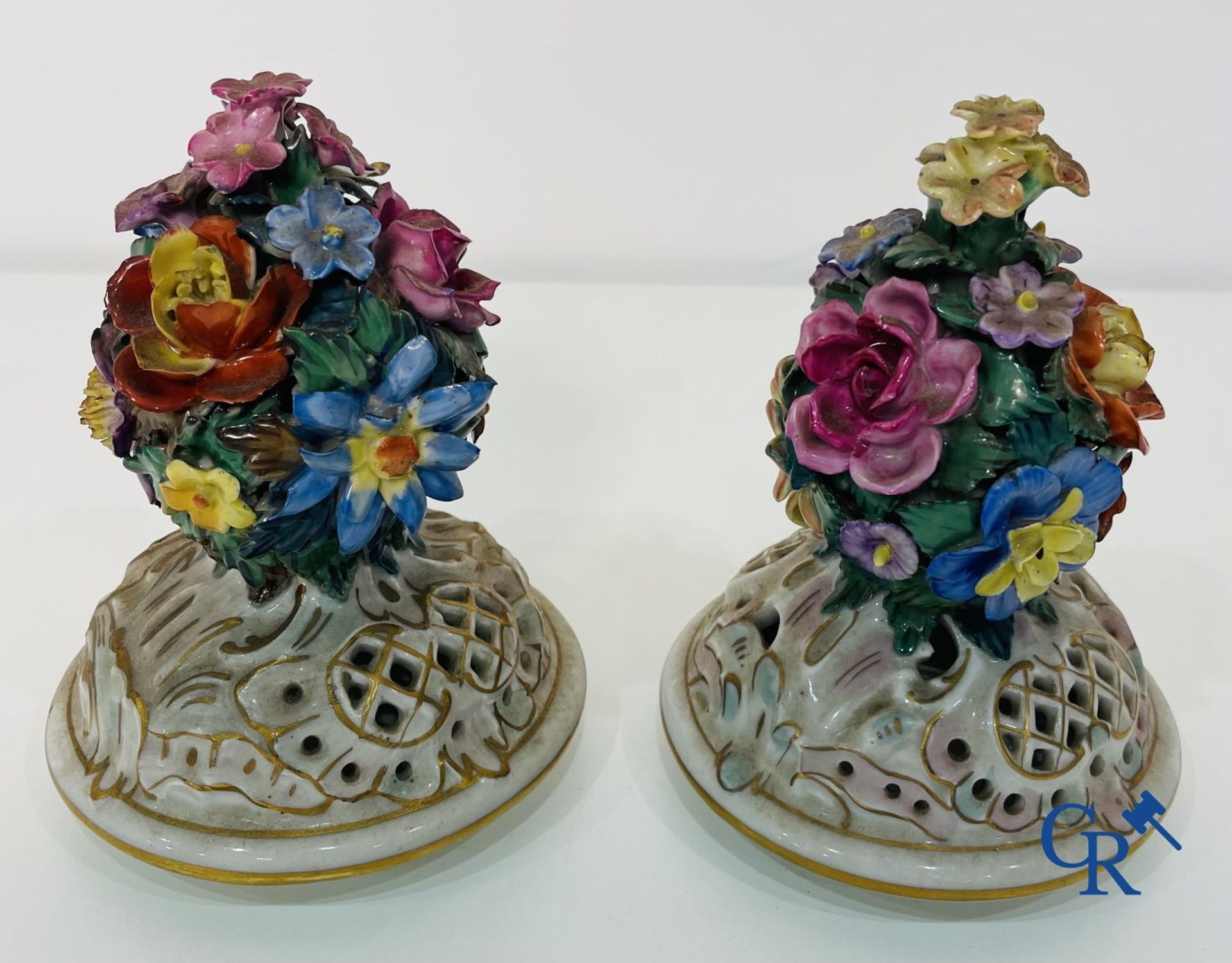 Dresden: A pair of openwork porcelain lid vases. - Image 16 of 16
