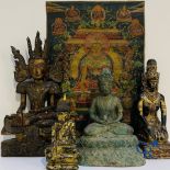 Asian Art: a lot consisting of 4 statues and a thangka.