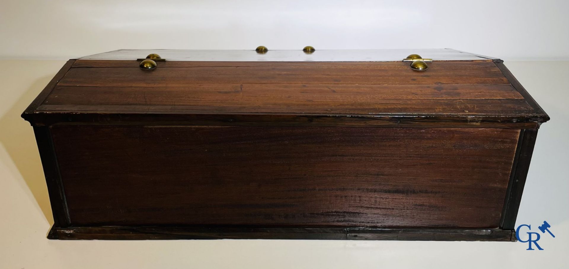 A large mahogany writing case with bronze fittings. Early 19th century. - Image 6 of 6