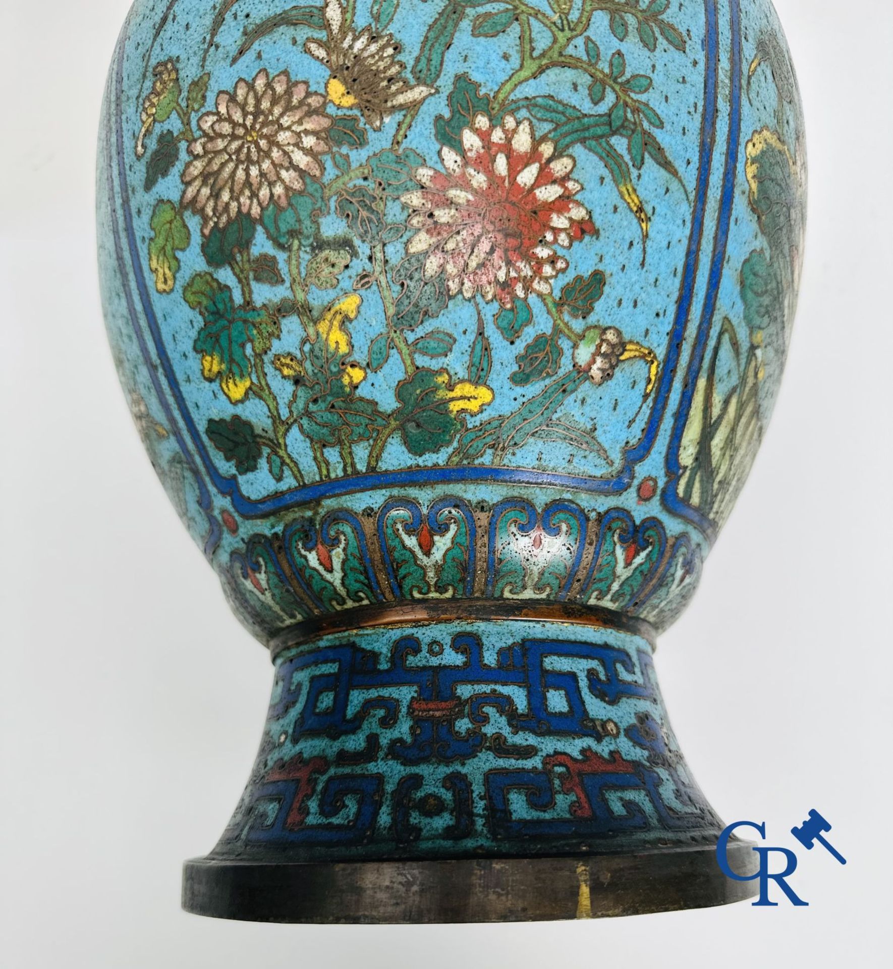 Chinese baluster-shaped vase in bronze and cloisonné. 19th century. - Image 5 of 9