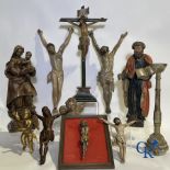 A lot with 18th and 19th century religious wood sculptures.