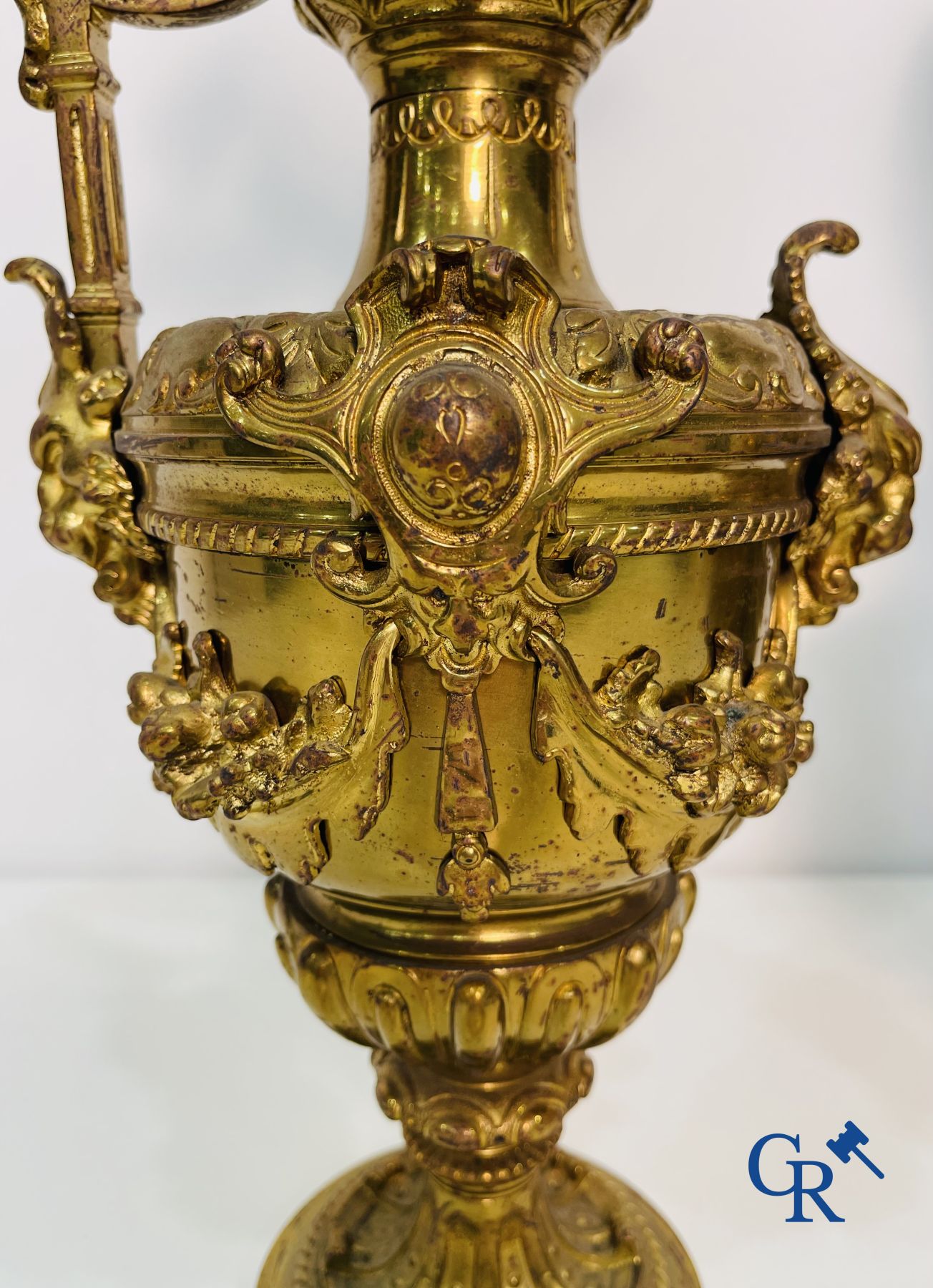A pair of gilded bronze ewer vases. Napoleon III period. - Image 4 of 11