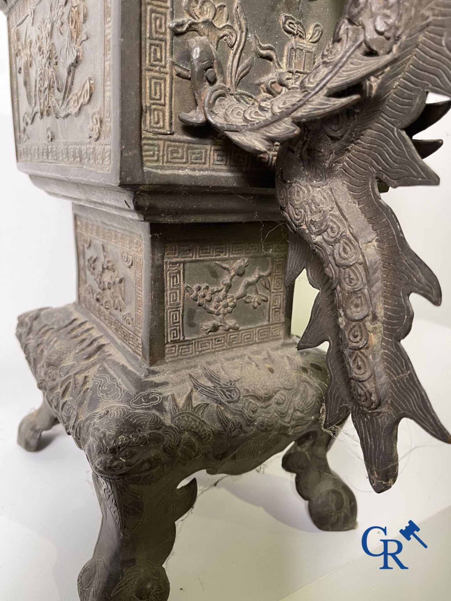 Asian Art: An imposing Chinese bronze jardiniere. - Image 8 of 14