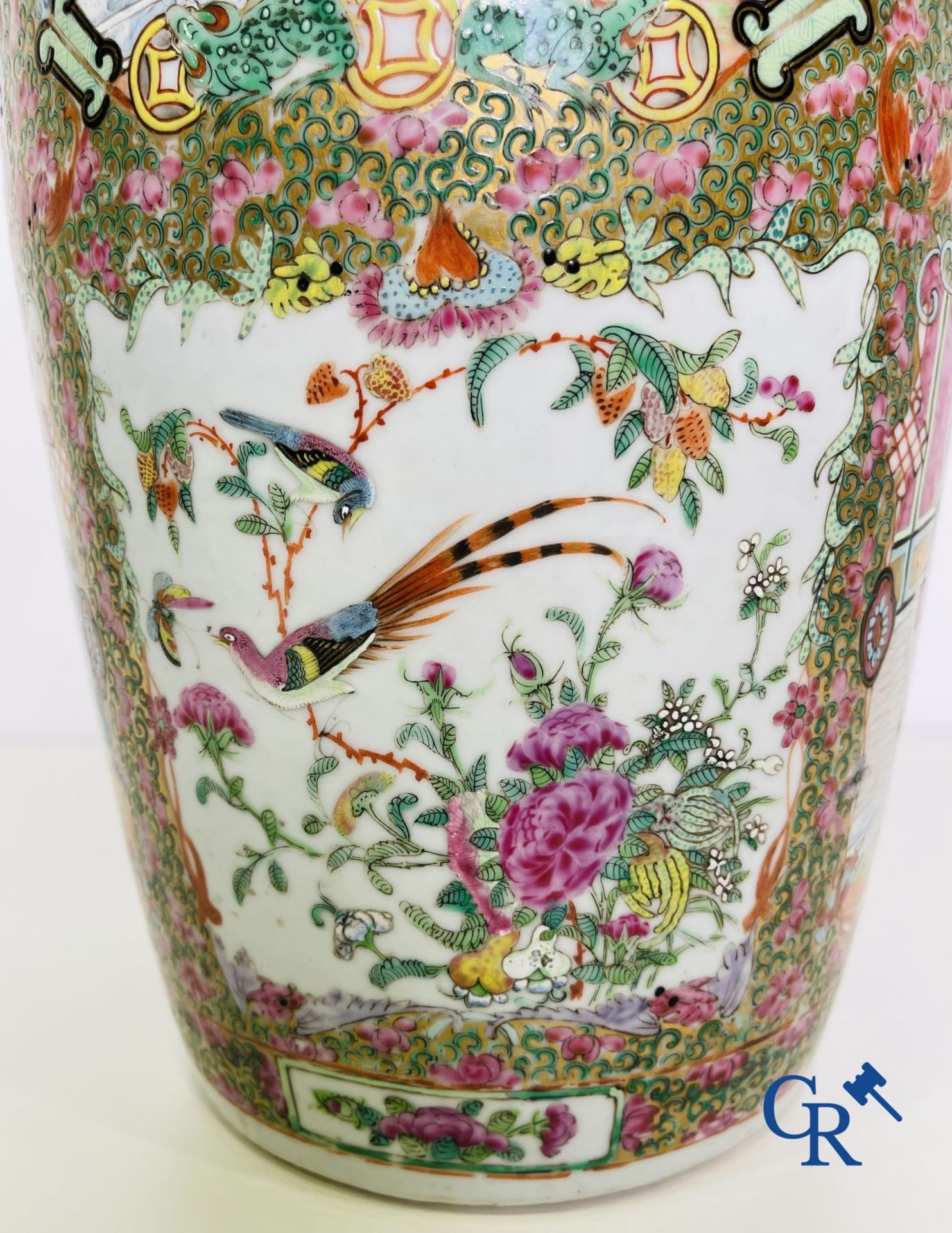 Chinese porcelain: A Chinese canton famille rose vase. - Image 17 of 24