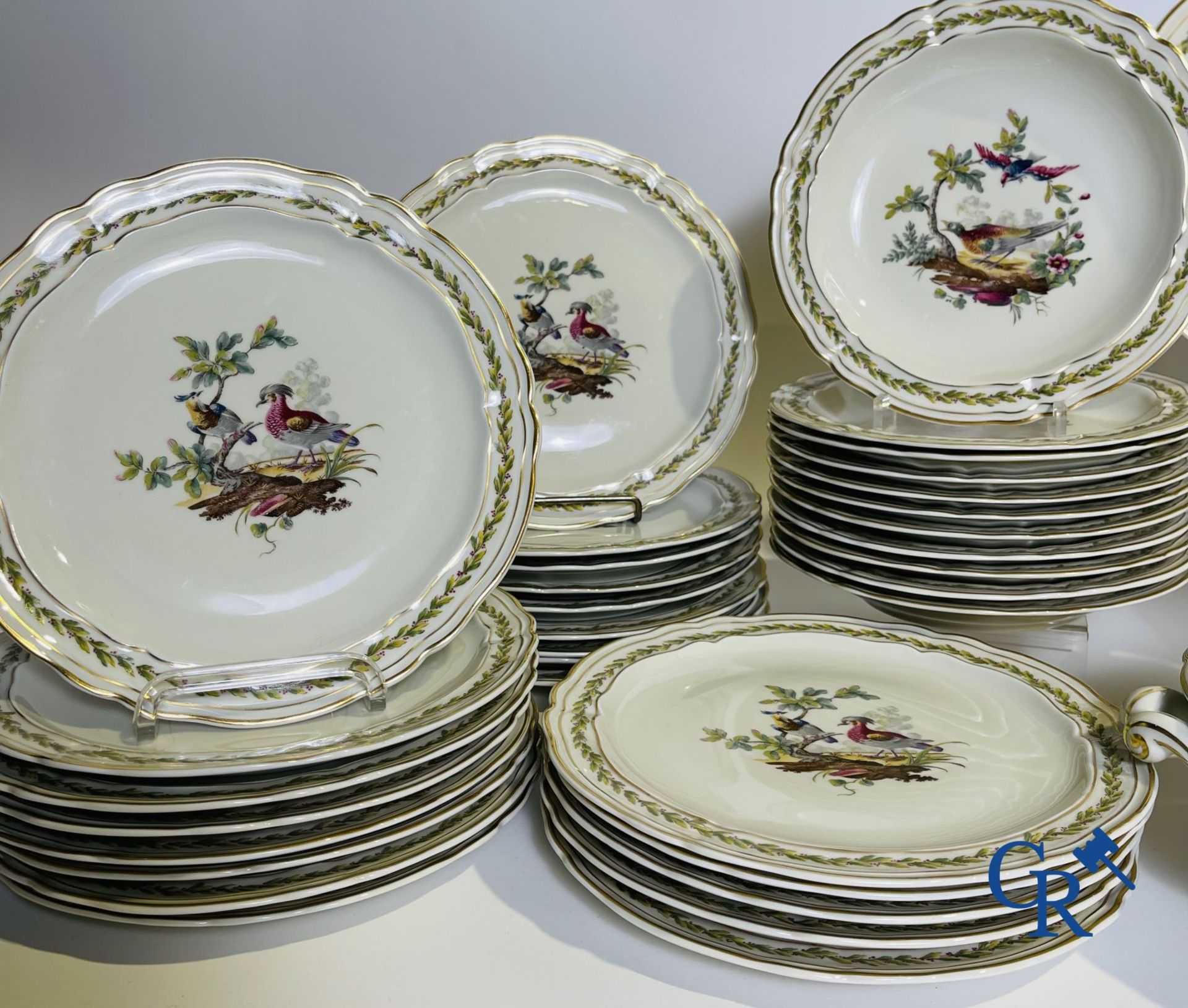 Limoges. L. Bernardaud & Cie. Beautiful dinner set in Limoges porcelain. Model Chevreuse. - Bild 9 aus 25