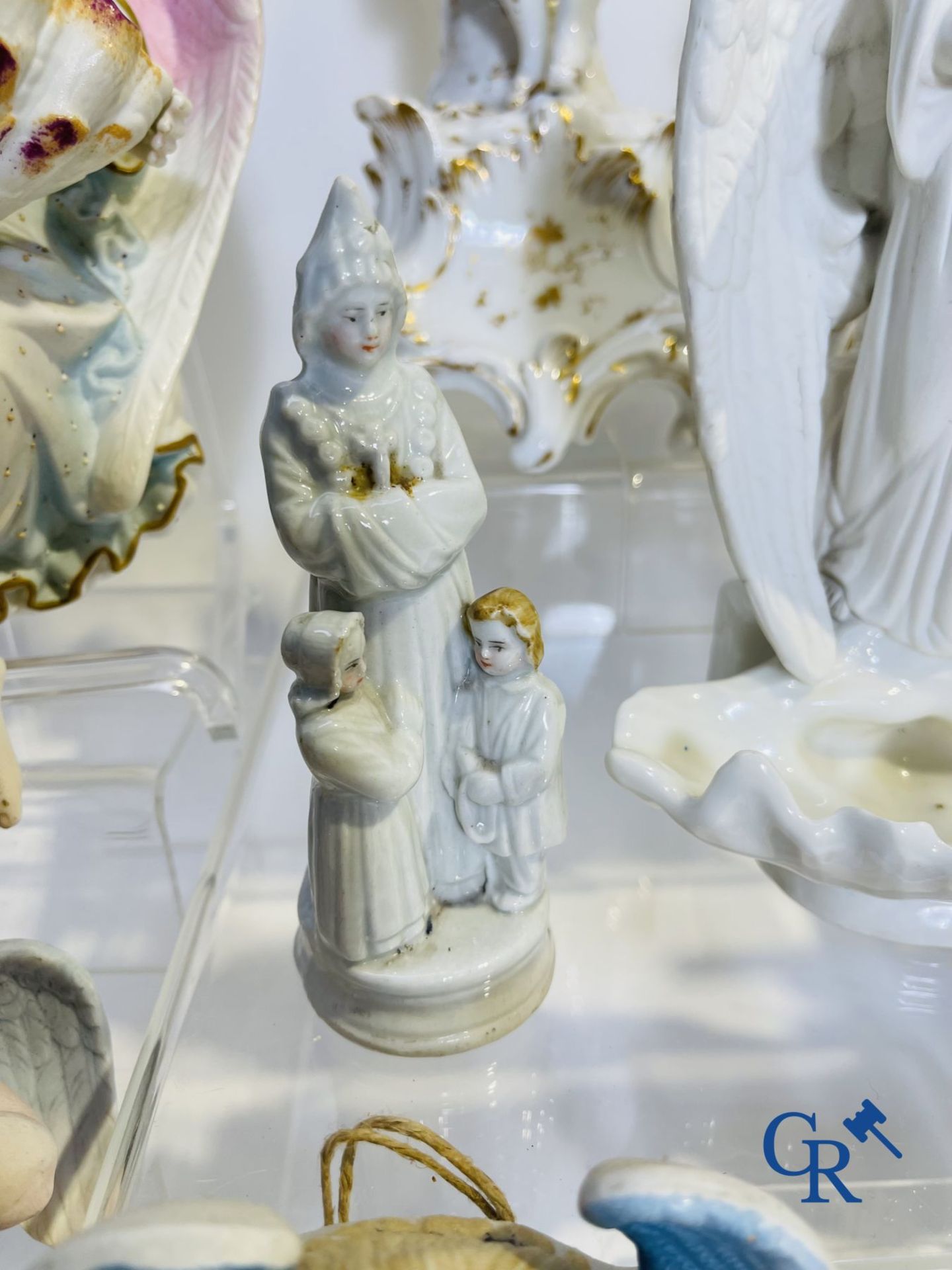 A various lot holy water barrels, shrines and others in porcelain and biscuit. - Image 6 of 19