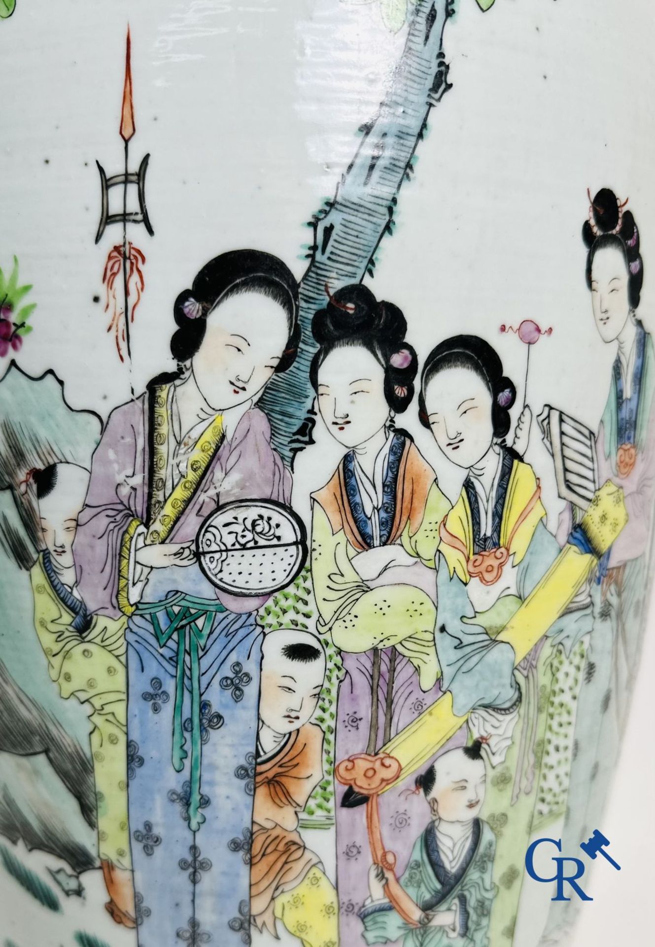 Chinese Porcelain: Chinese vase with a double decor of characters and antiques. - Bild 7 aus 17