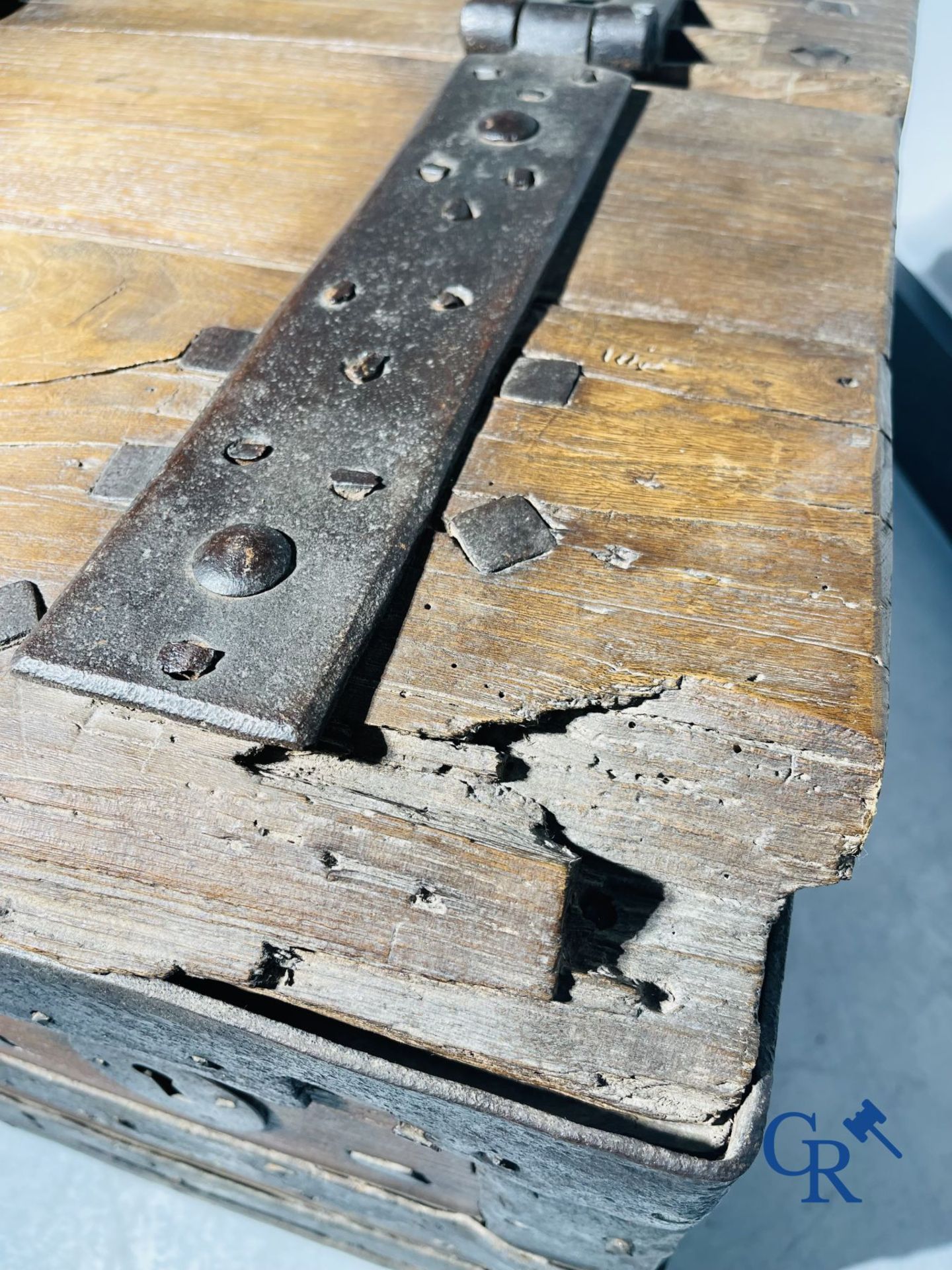 Antique wooden chest with hardware and lockwork in forging. - Bild 5 aus 21