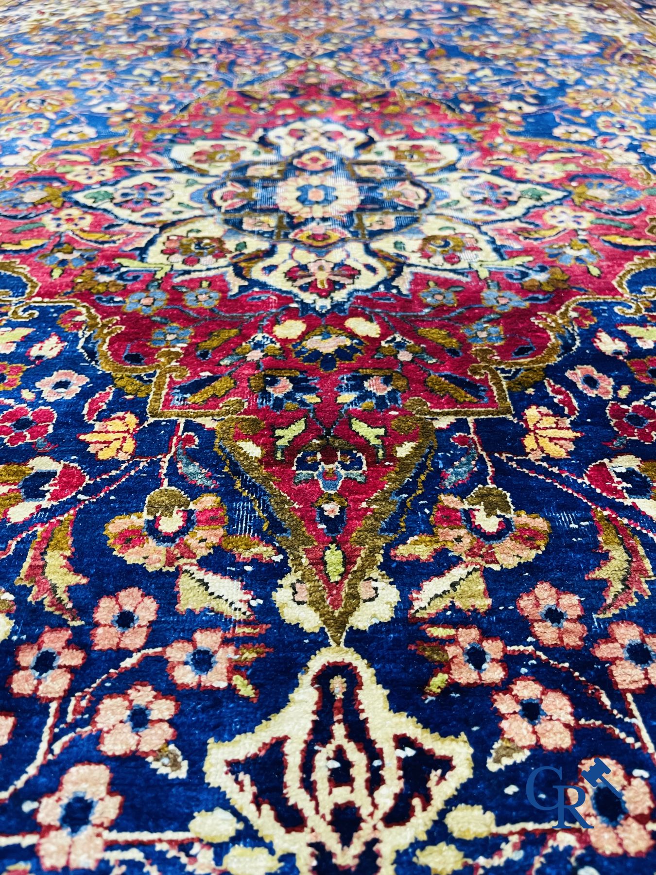 Oriental carpets: Antique silk carpet with floral decor. - Image 7 of 10