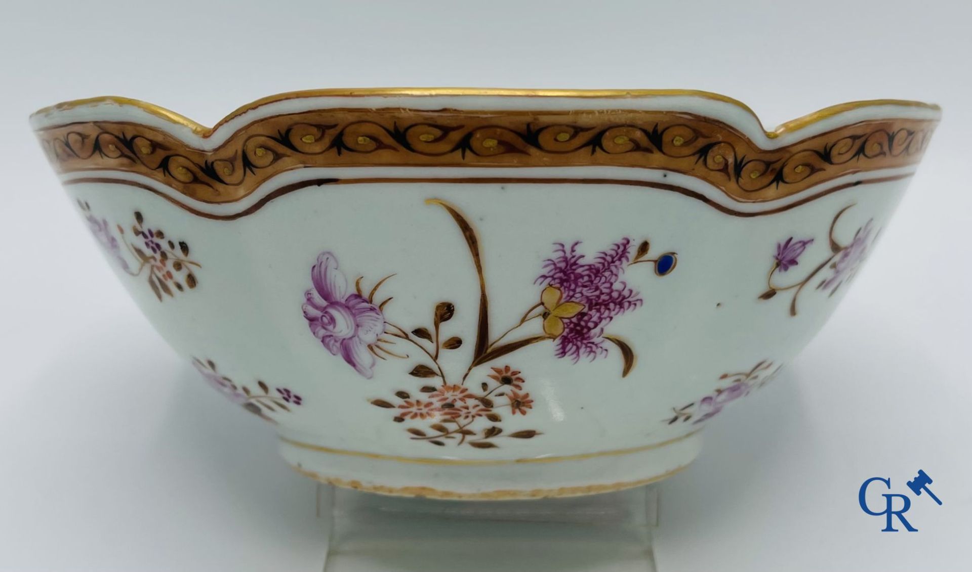 Asian Art: A Chinese famille rose bowl in export porcelain for the American market. - Image 4 of 12