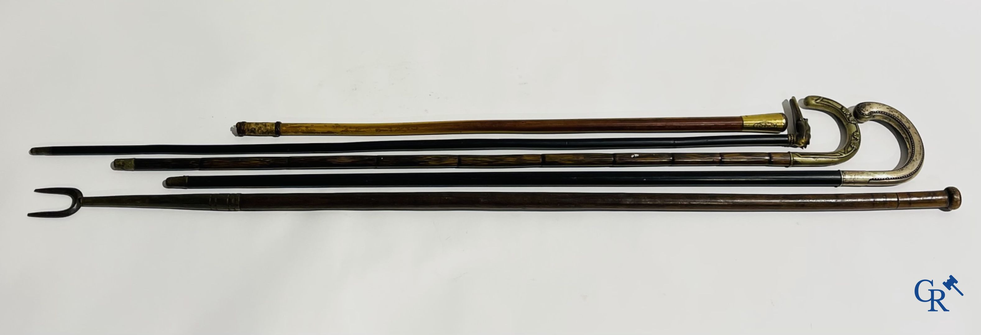 5 walking sticks including 1 with silver handle. - Image 2 of 4