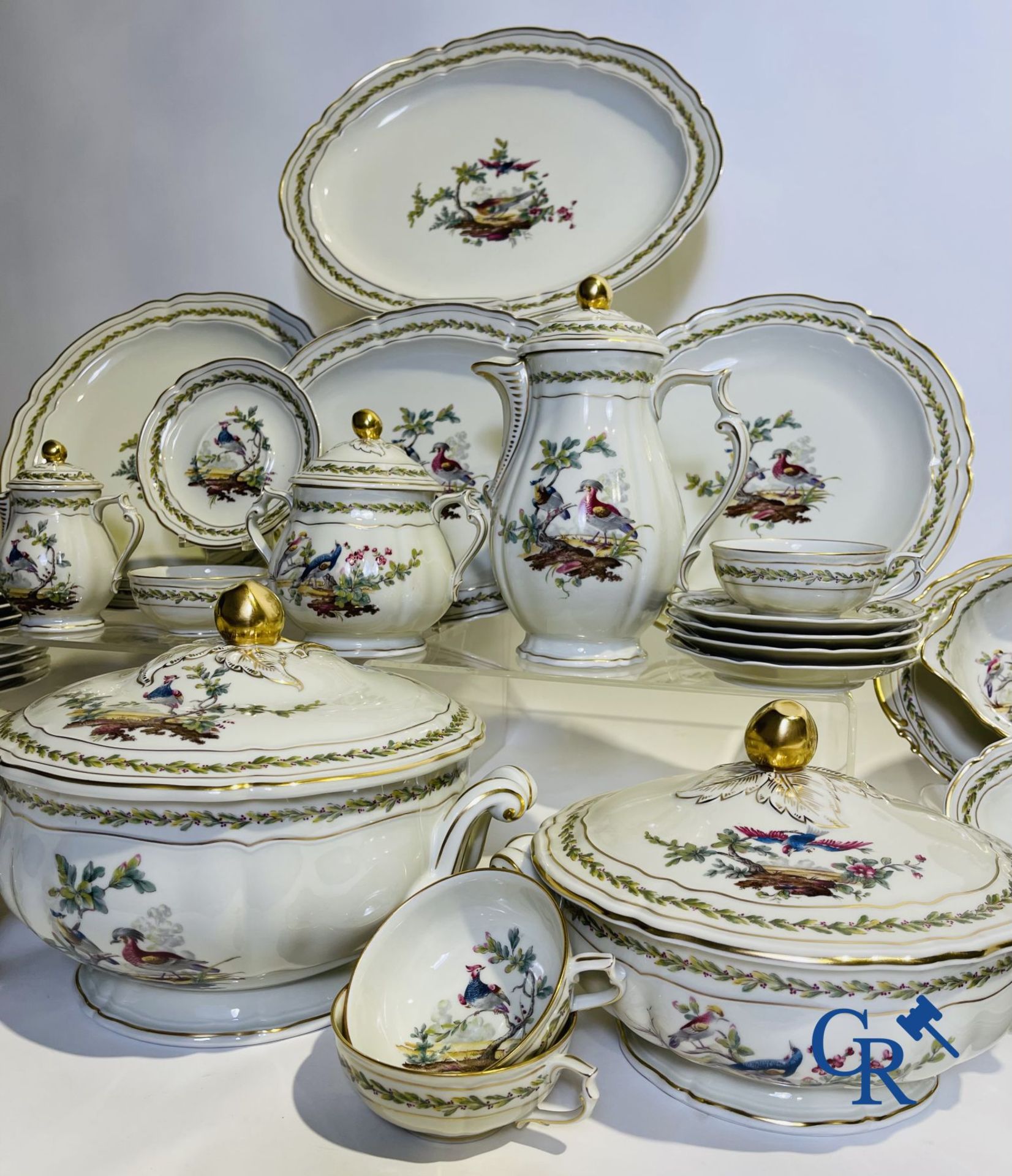 Limoges. L. Bernardaud & Cie. Beautiful dinner set in Limoges porcelain. Model Chevreuse. - Image 15 of 25