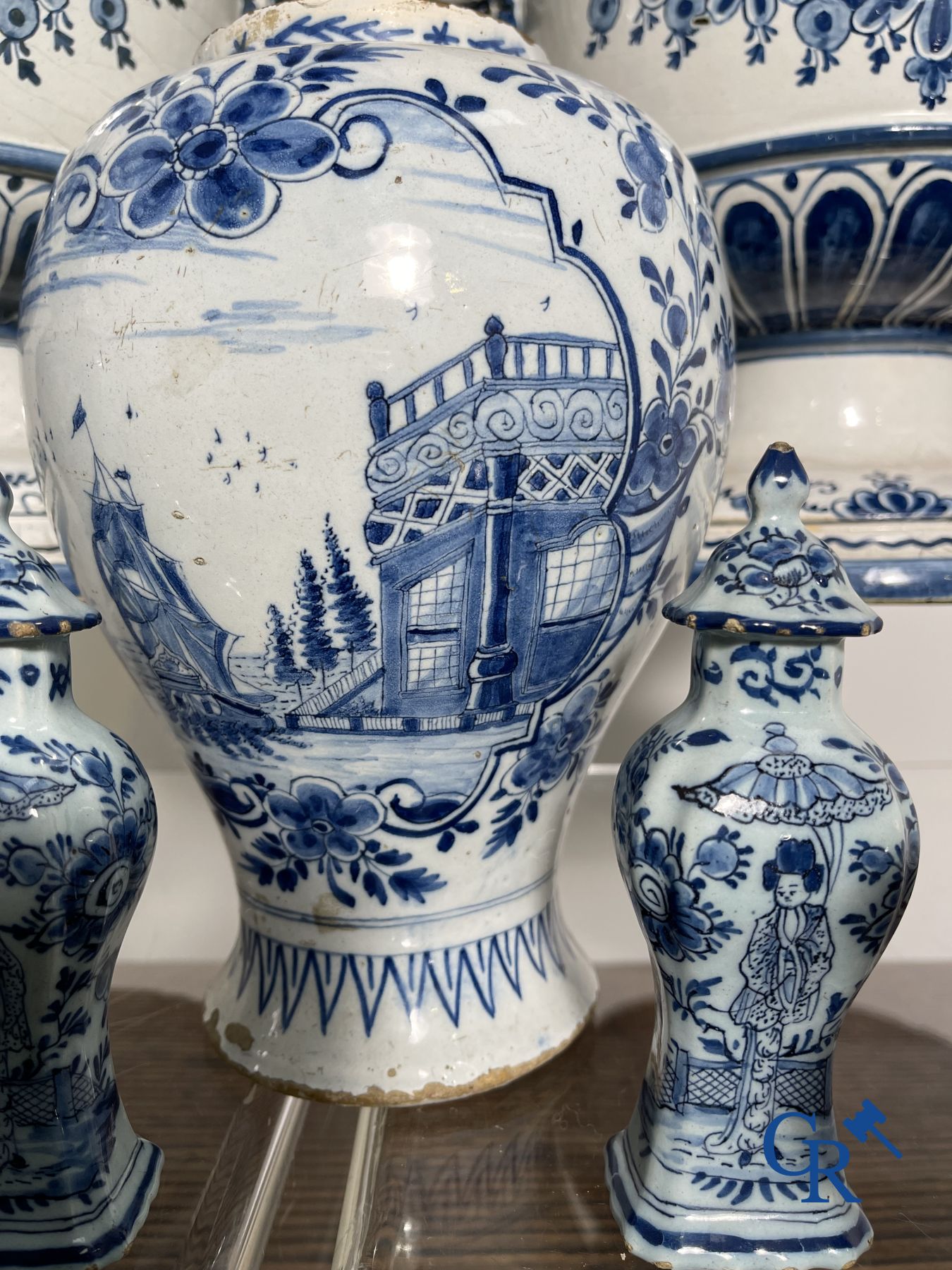 Delft: 11 pieces of blue and white faience with different décors. 17th - 18th century. - Image 9 of 29