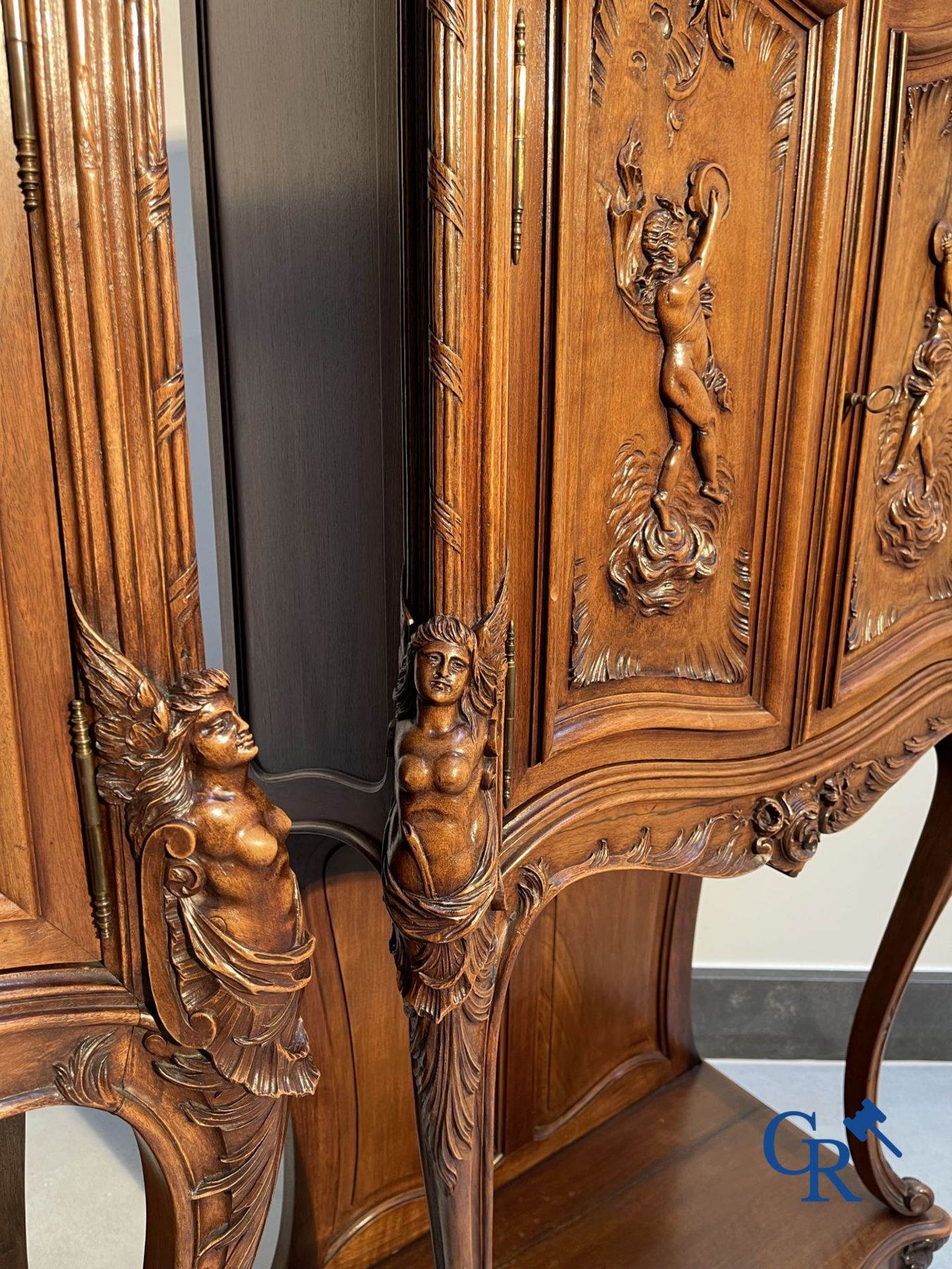 Furniture: A pair of finely carved furniture. LXV style. - Bild 5 aus 15