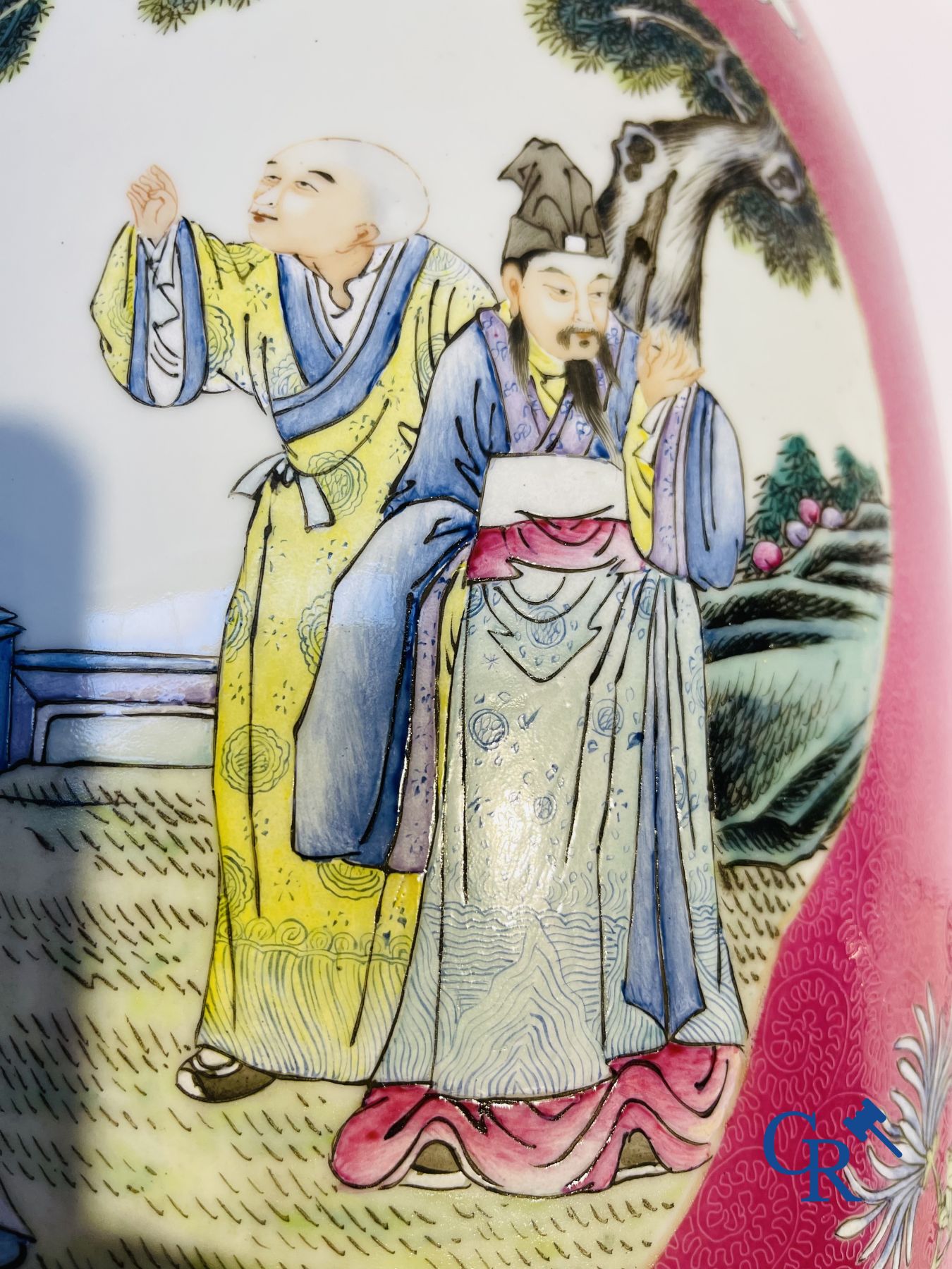 Chinese porcelain: A fine famille rose vase decorated on a red ruby background in sgraffito techniqu - Image 23 of 23