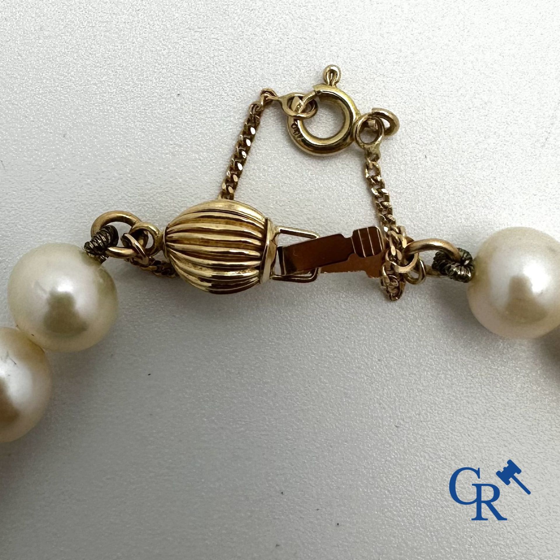 Jewellery: Lot consisting of a pearl necklace with gold clasp 18K and a ring in silver (935°/00) - Bild 4 aus 4