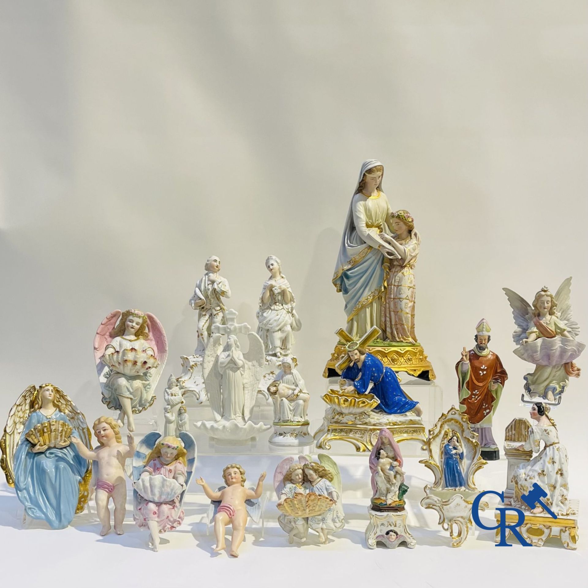 A various lot holy water barrels, shrines and others in porcelain and biscuit. - Bild 19 aus 19