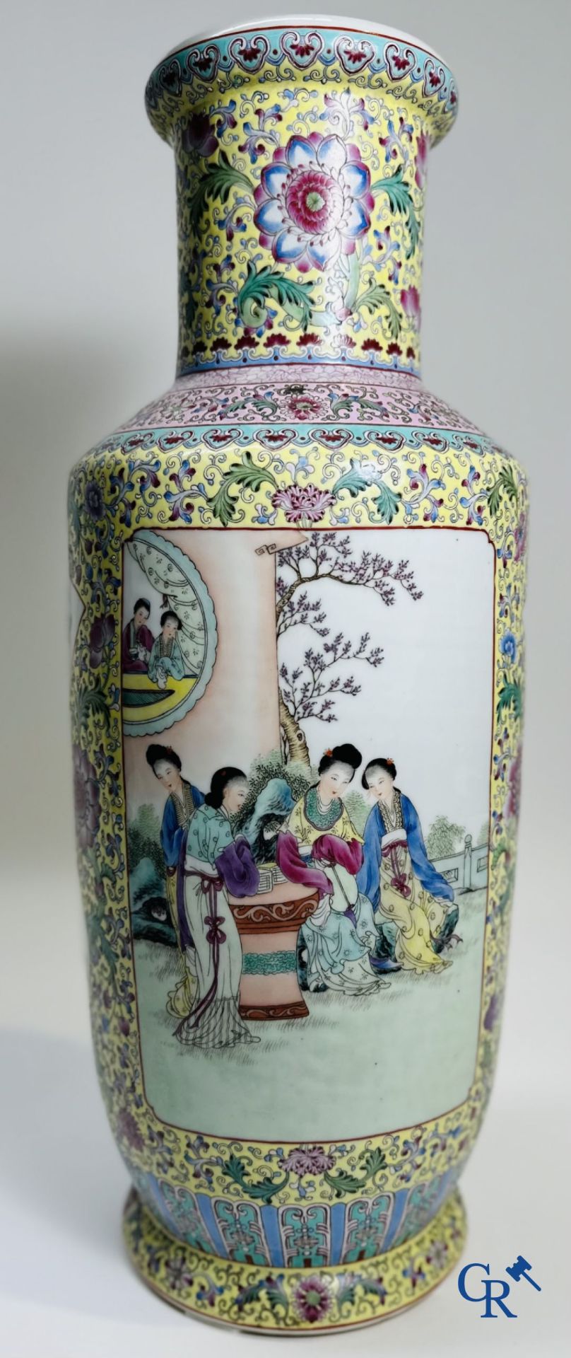 Chinese Porcelain: Large Chinese vase with a double decor. 20th century. - Bild 5 aus 17