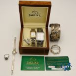 Jewellery/Watches: A ladies watch and a ring in white gold 18K (750°/00), 2 wristwatches Jaguar and 