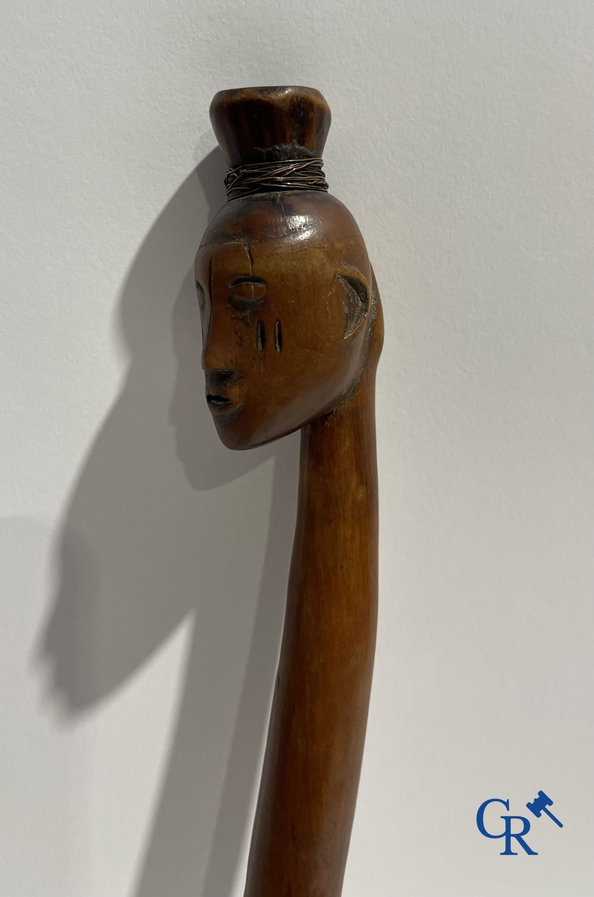 African art: A sculpted wooden staff. - Image 5 of 20