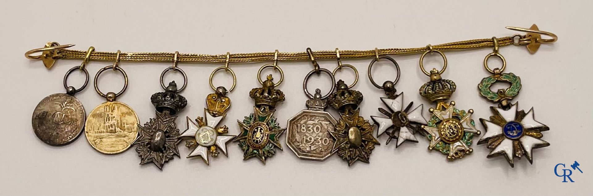 Medals / decorations: Lot of 3 miniature chaines of which 1 in gold 18K (750°/00) set with multiple  - Image 3 of 3
