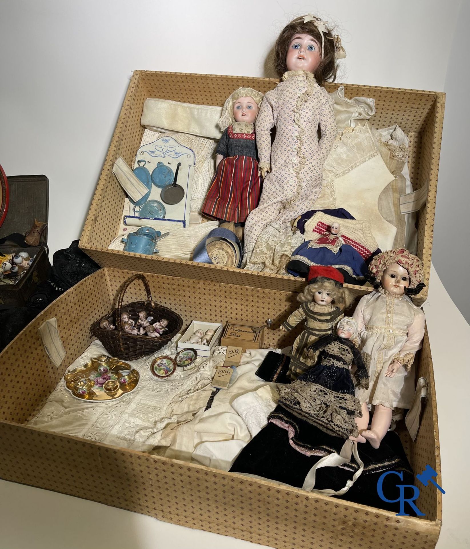 Toys: Travel case filled with various dolls and collectibles. - Image 4 of 11