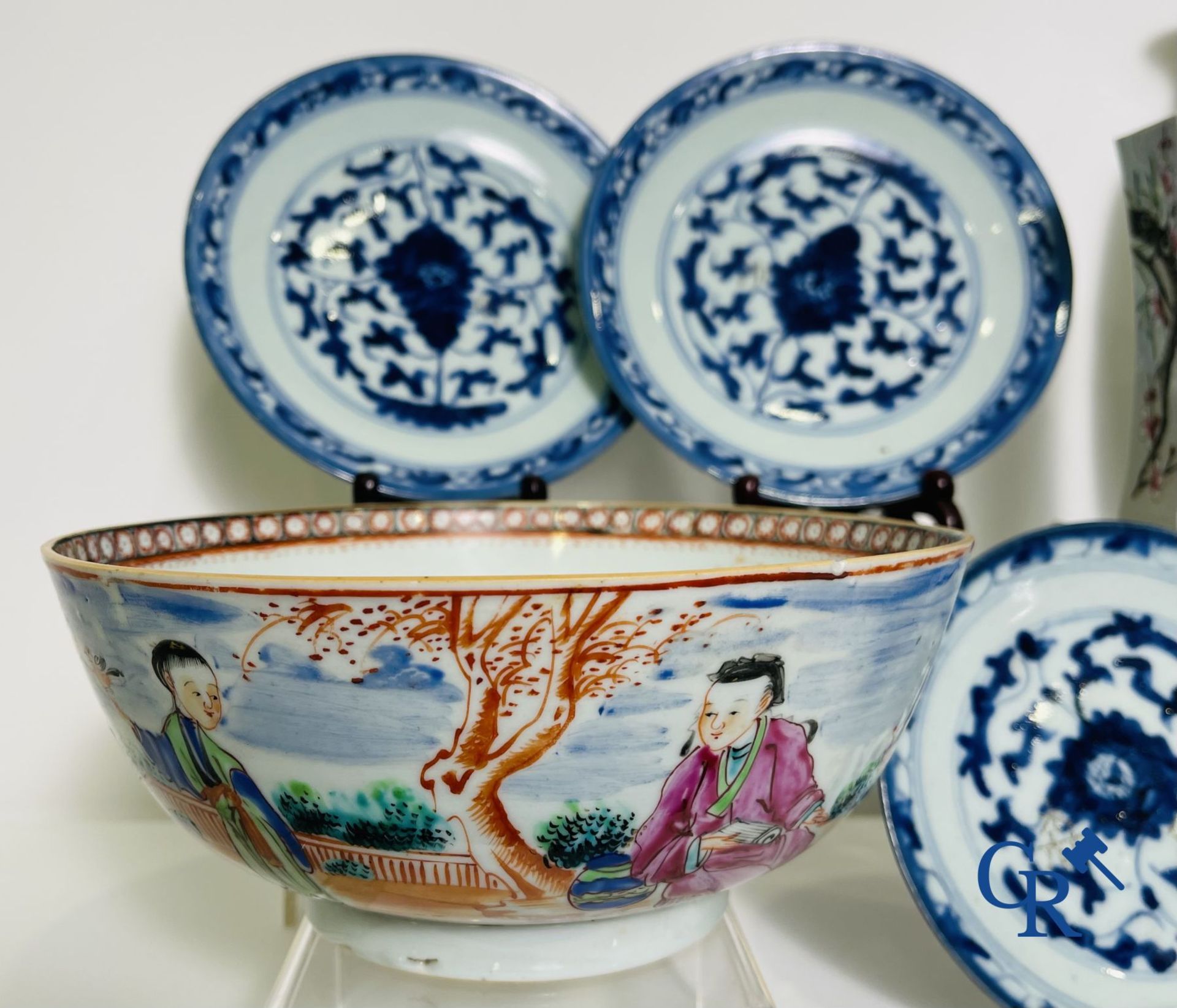 Asian Art: Beautiful lot of Chinese porcelain. - Image 4 of 40