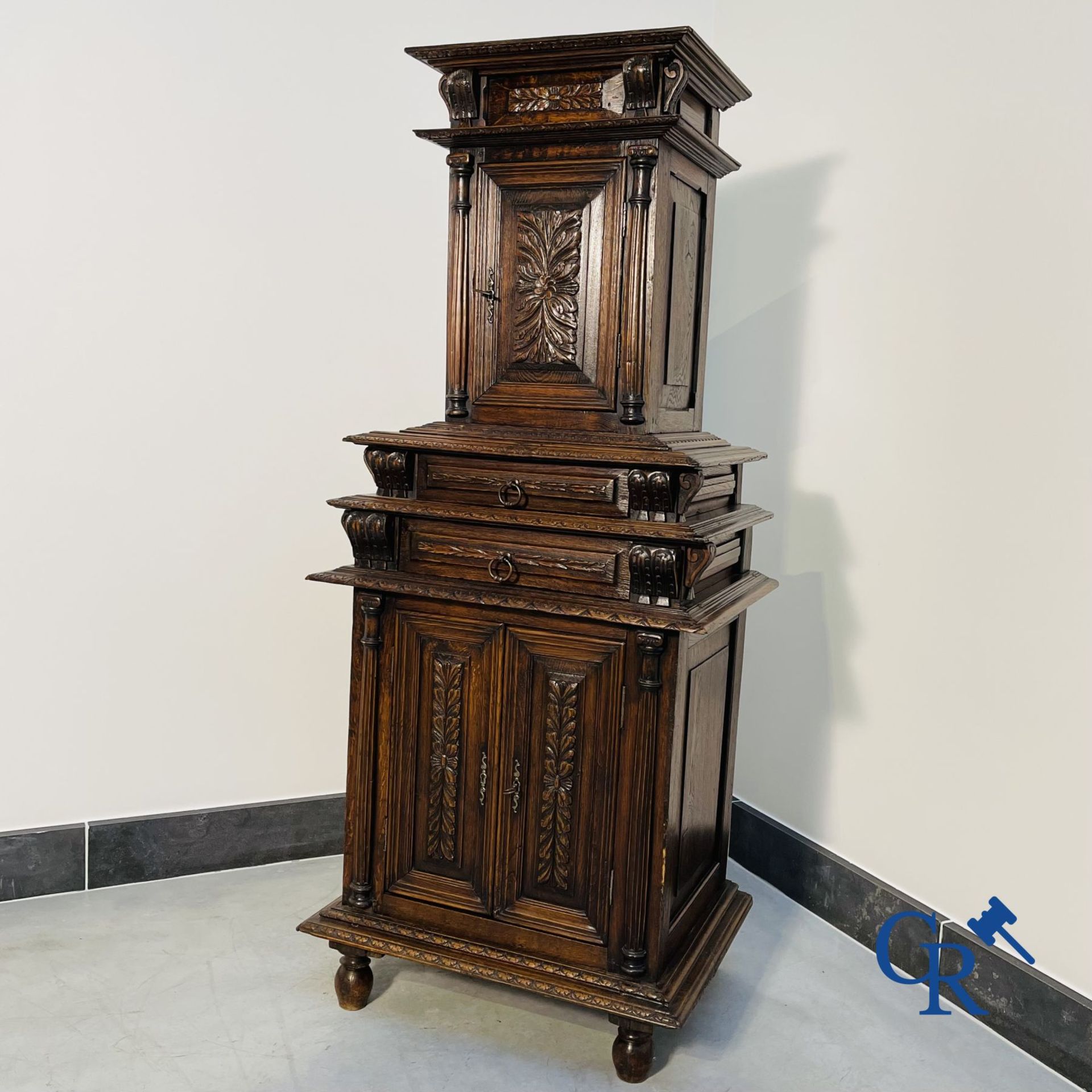 Furniture: An oak sacristy credence. - Image 14 of 15