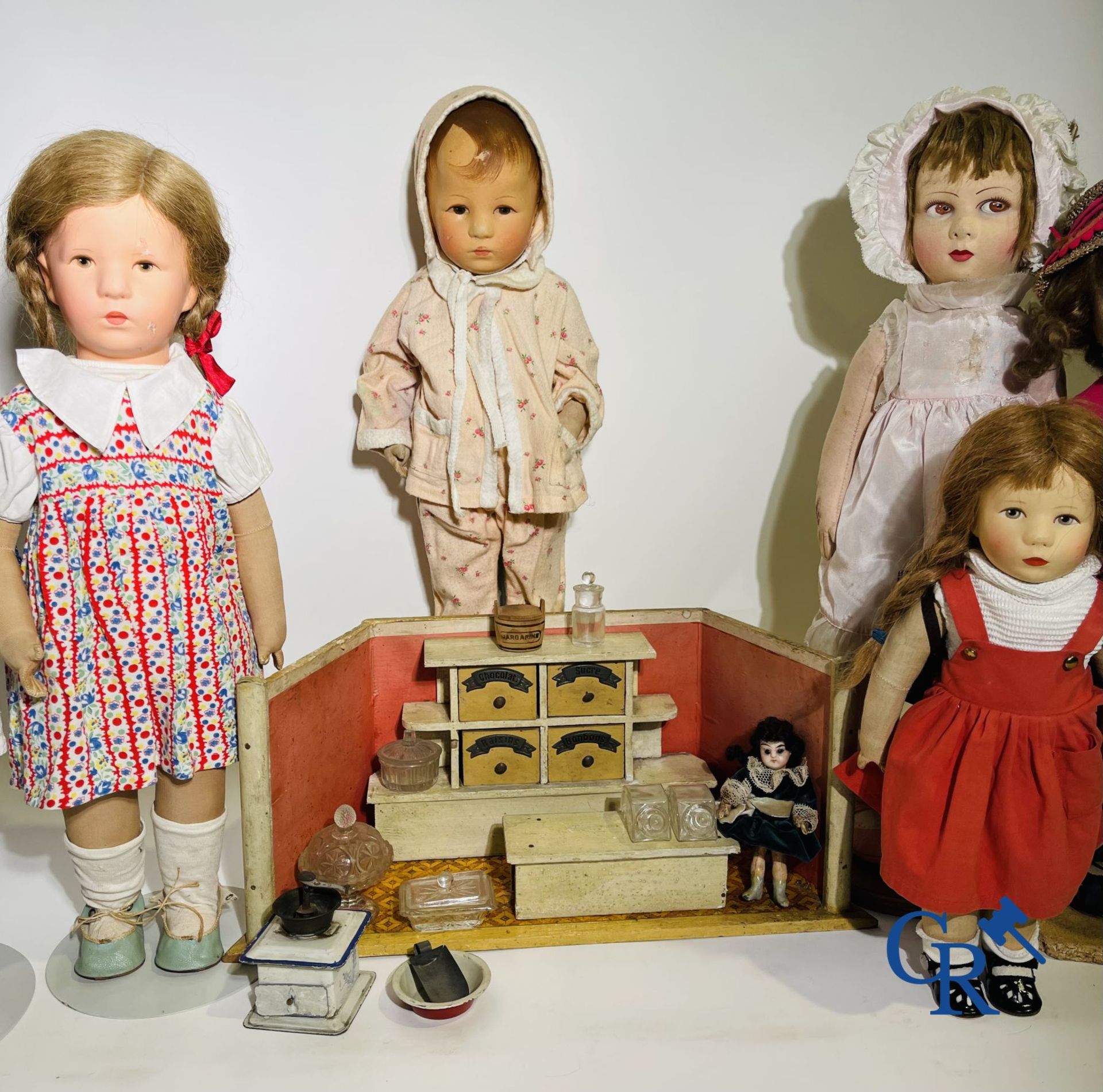 Toys: antique dolls: a lot of 6 dolls with a miniature grocery store attached. - Image 4 of 17
