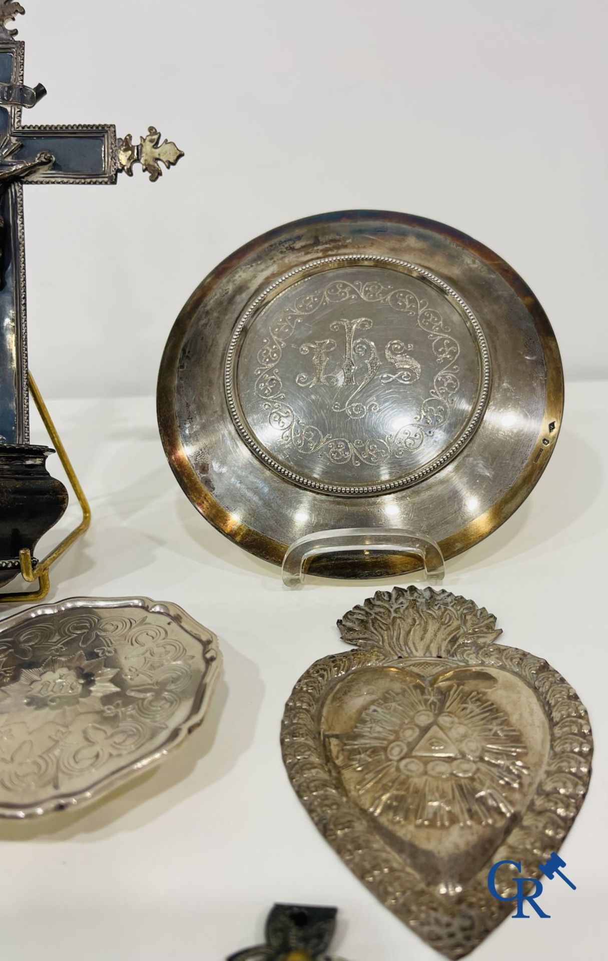 A lot of 9 pieces of various religious objects in silver. 18th-19th century - Image 3 of 25