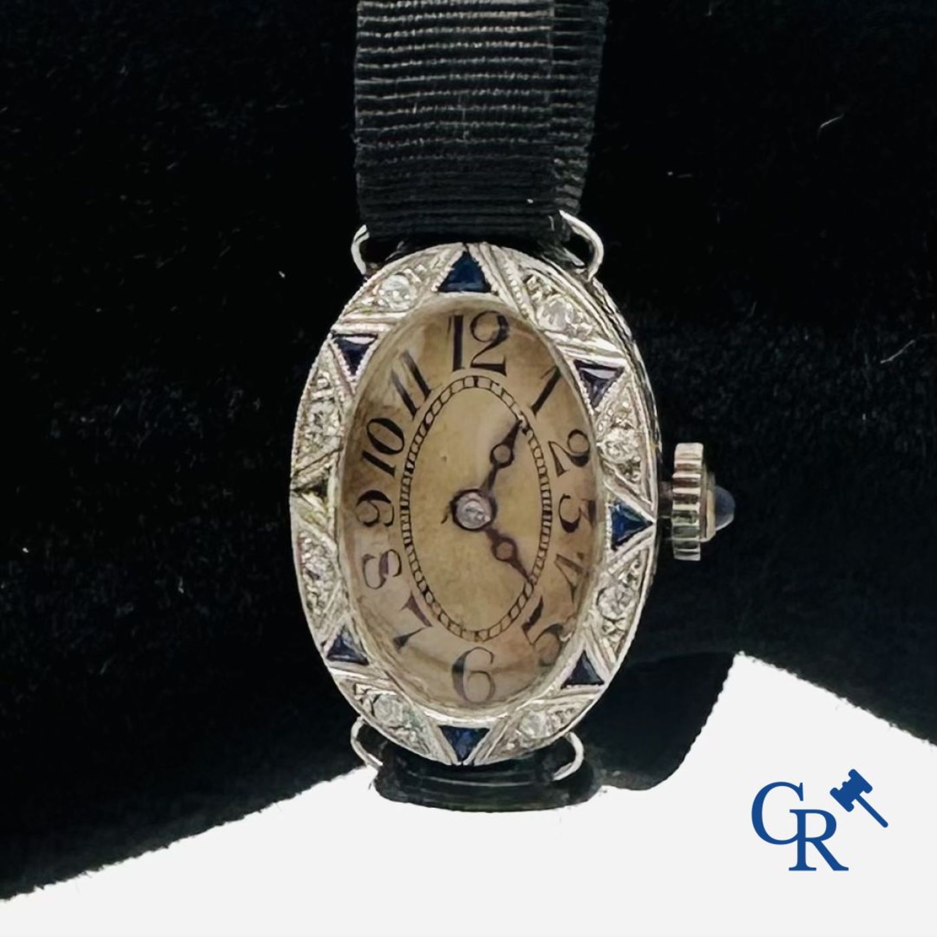 Jewellery - Timepiece: Art Deco ladies watch in Platinum.