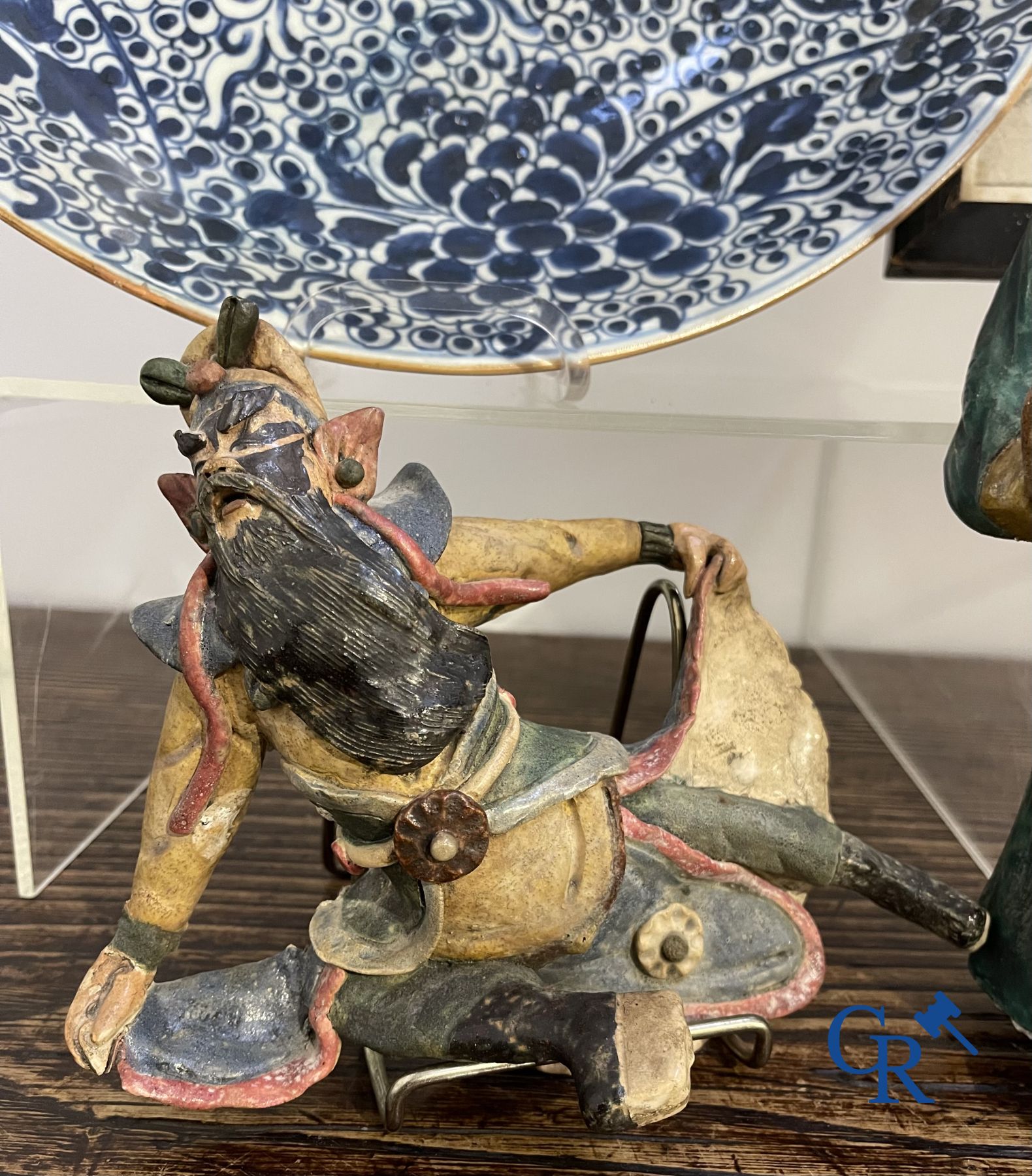 Asian Art: Lot with various objects in pottery and porcelain and an ink drawing. - Image 7 of 16