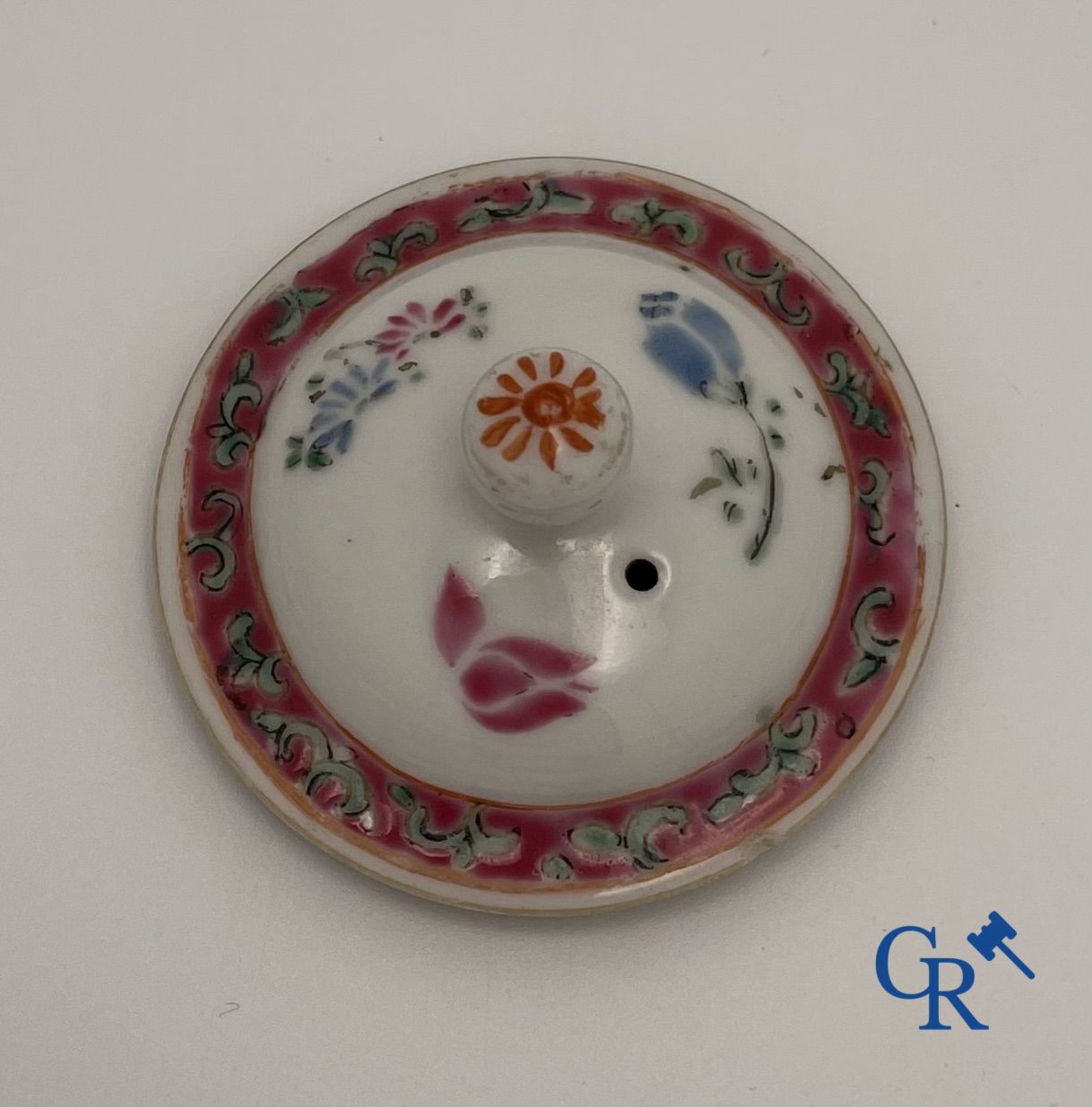 Asian Art: Chinese teapot in famille rose porcelain with a decor of  playing children. - Image 8 of 8