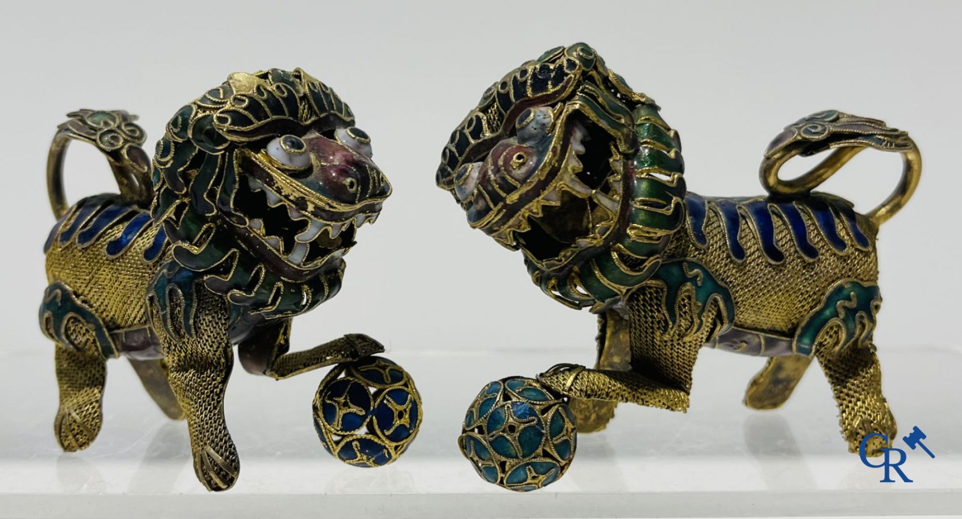 A lot with various silver objects and a pair of Buddhist enamelled copper lions. - Image 3 of 14