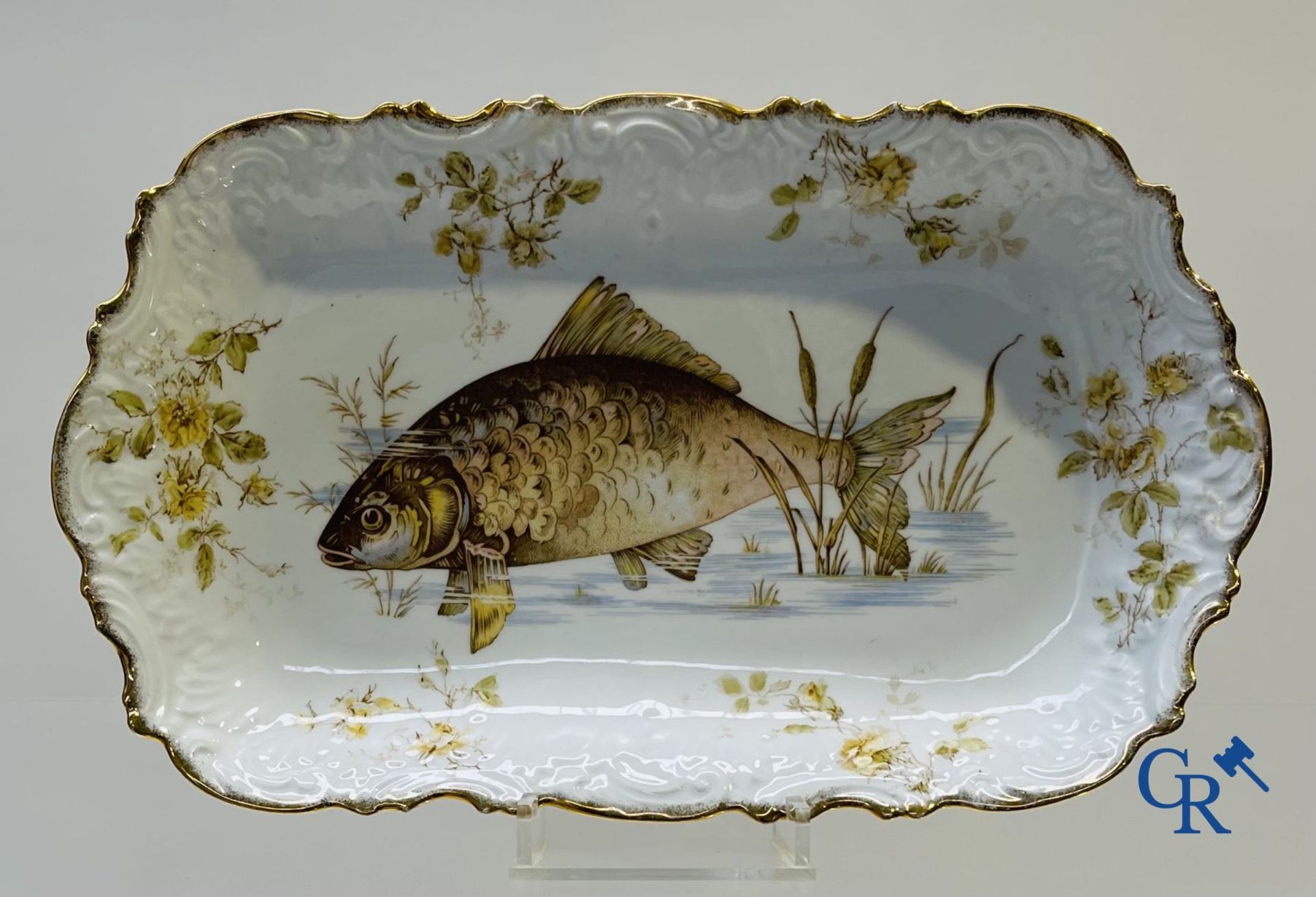 Extraordinary tableware in Brussels porcelain with a theme of freshwater fish. - Image 4 of 17